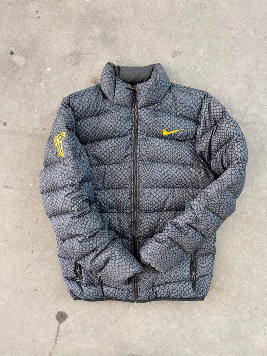 (L) Nike x Kobe Bryant Vino Snakeskin Puffer Jacket