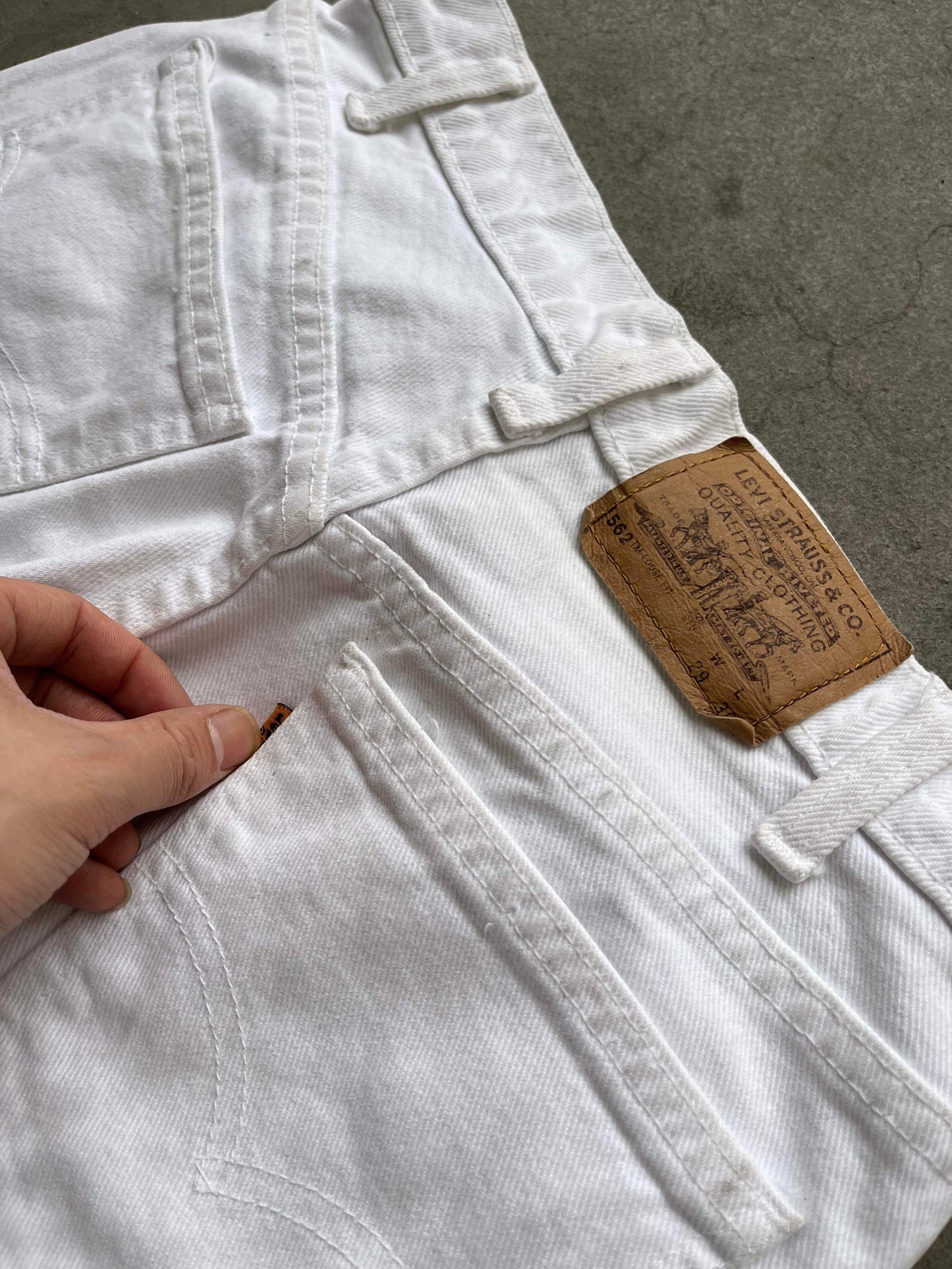 (29”) 90’s White Levis Orange Tabs