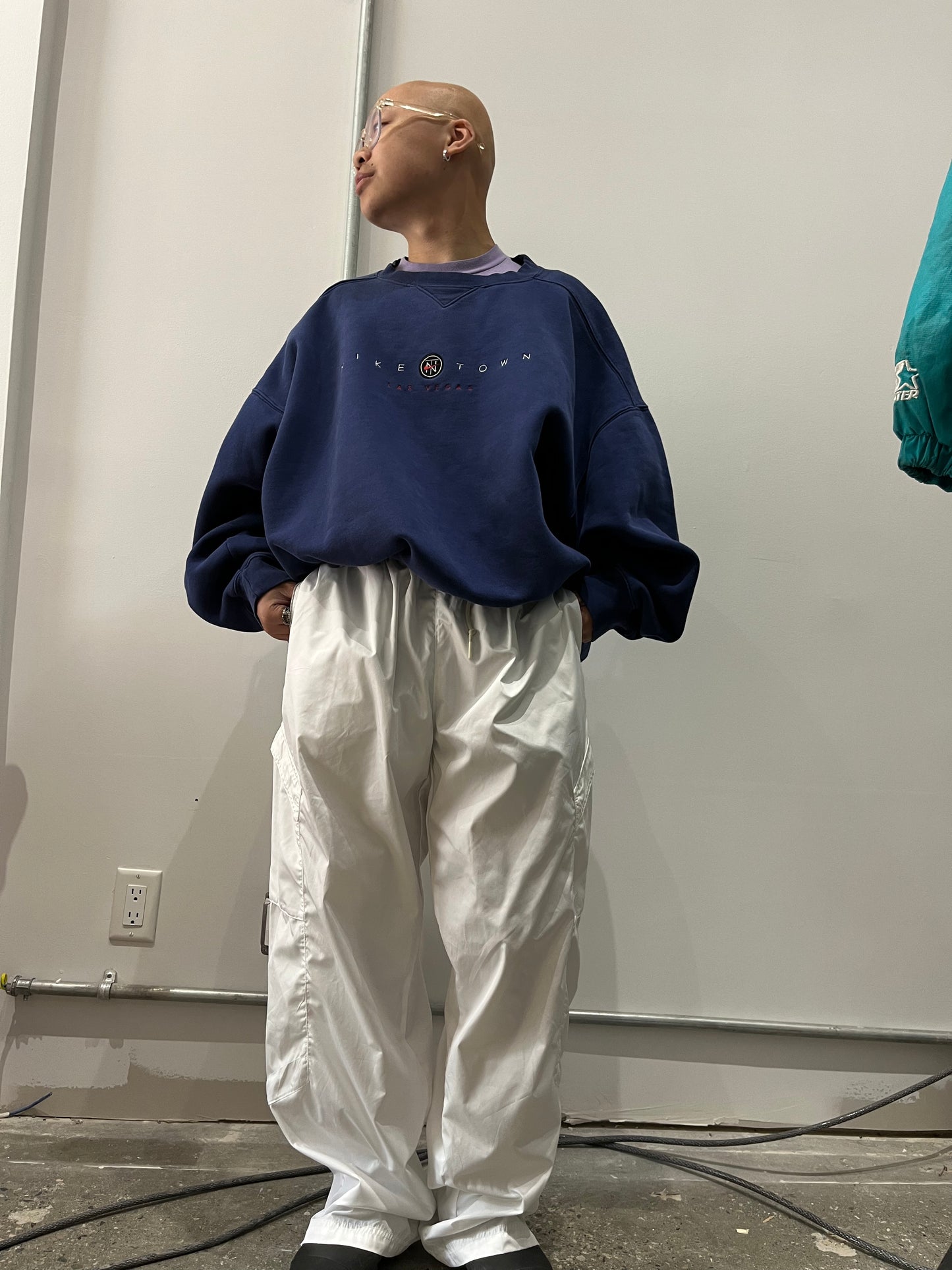 (30”) 00’s Nike White Swoosh Windbreaker Pants