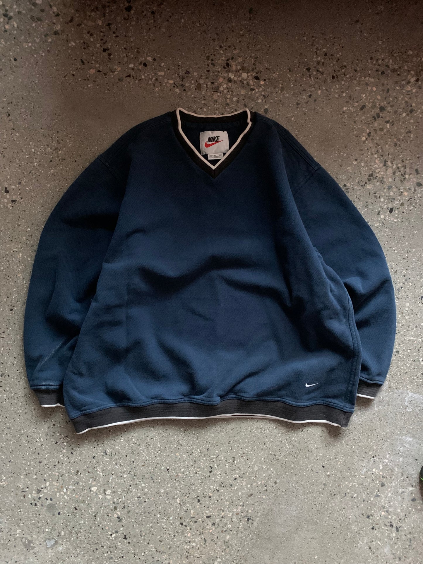 (XL/2X) 90’s Nike V Neck Crewneck