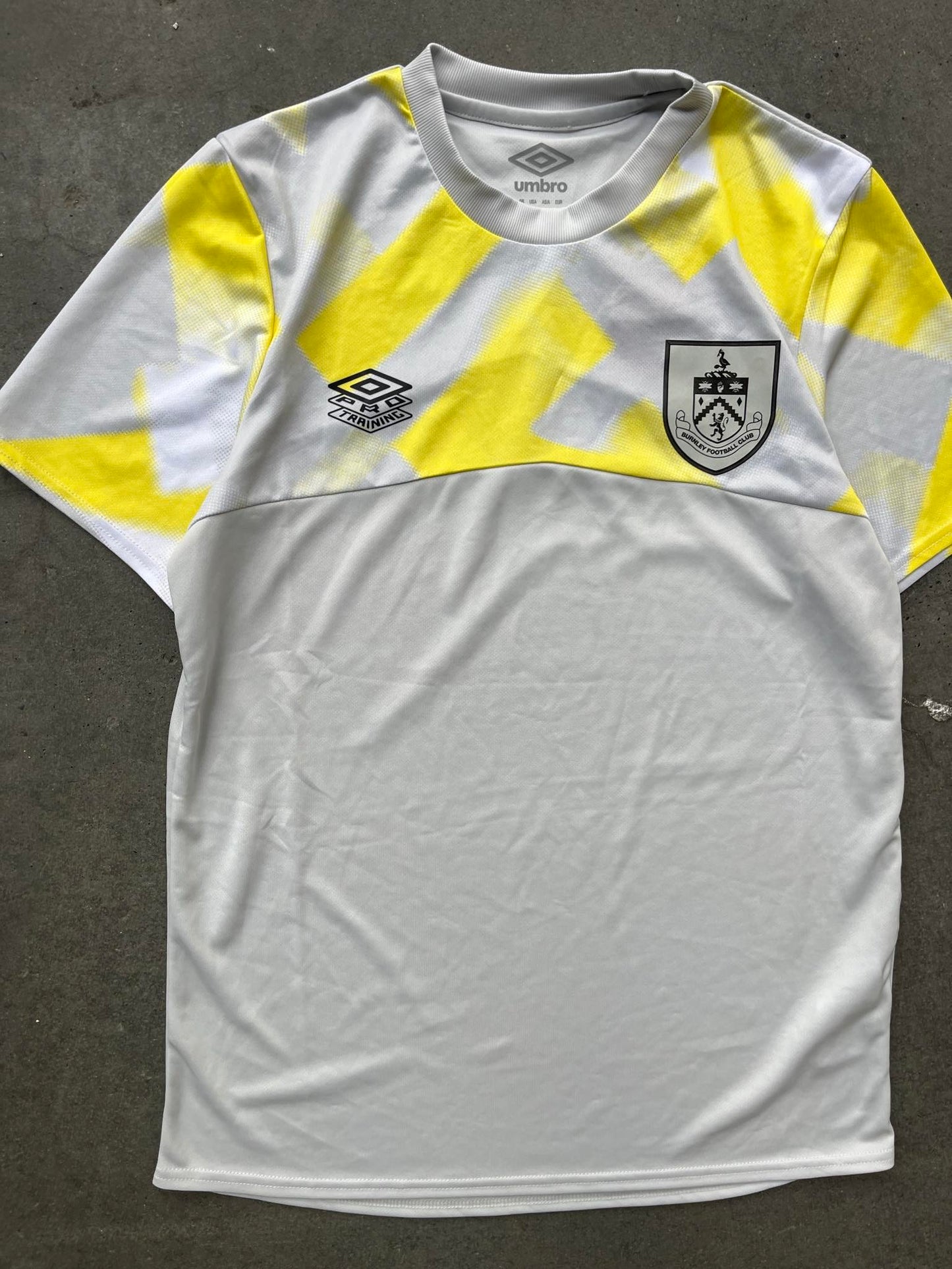 (M/L) Umbro Burnley Clarets Warm Up Kit