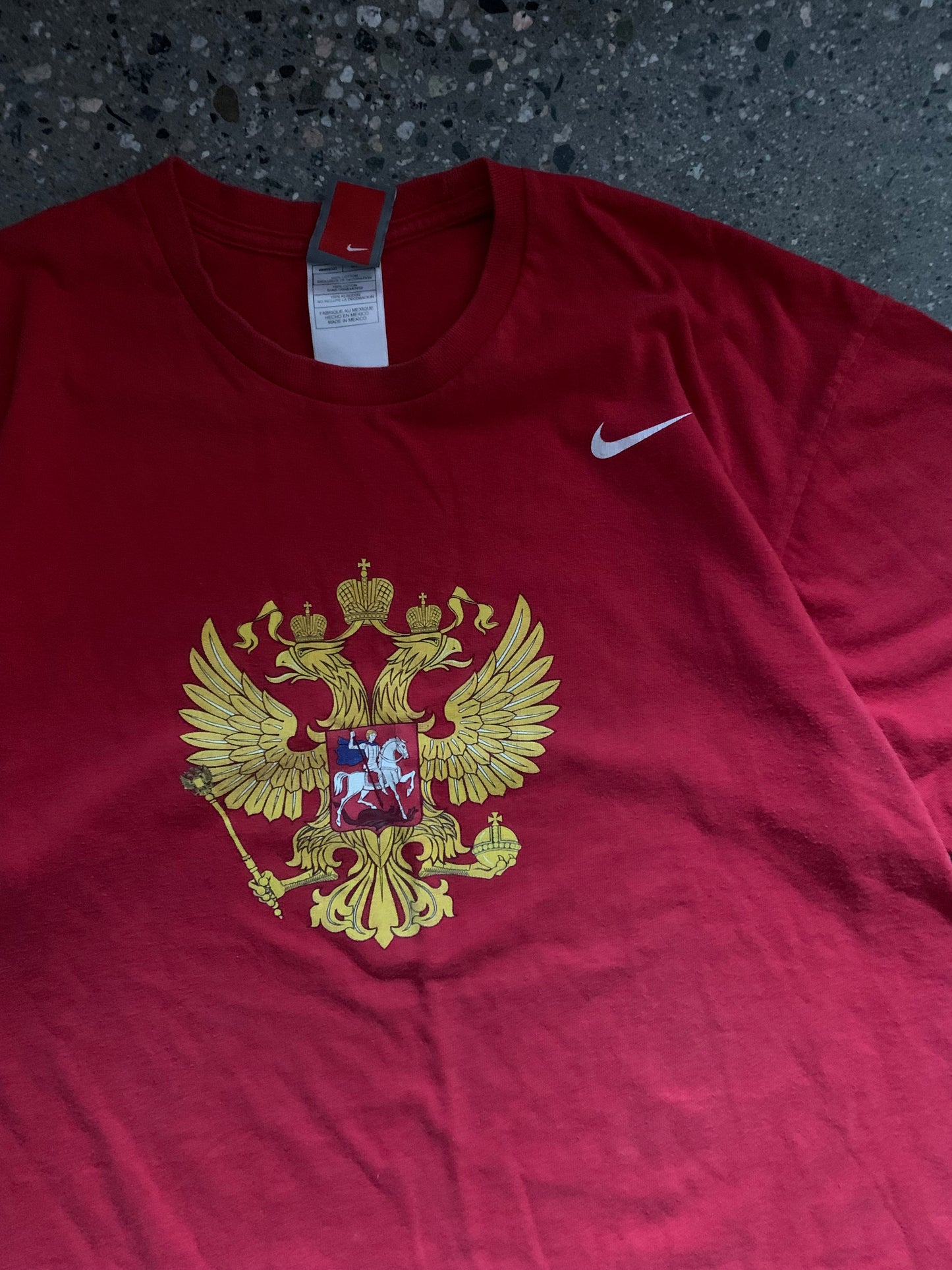 (L/XL) 2000s Nike Russia Swoosh Tee