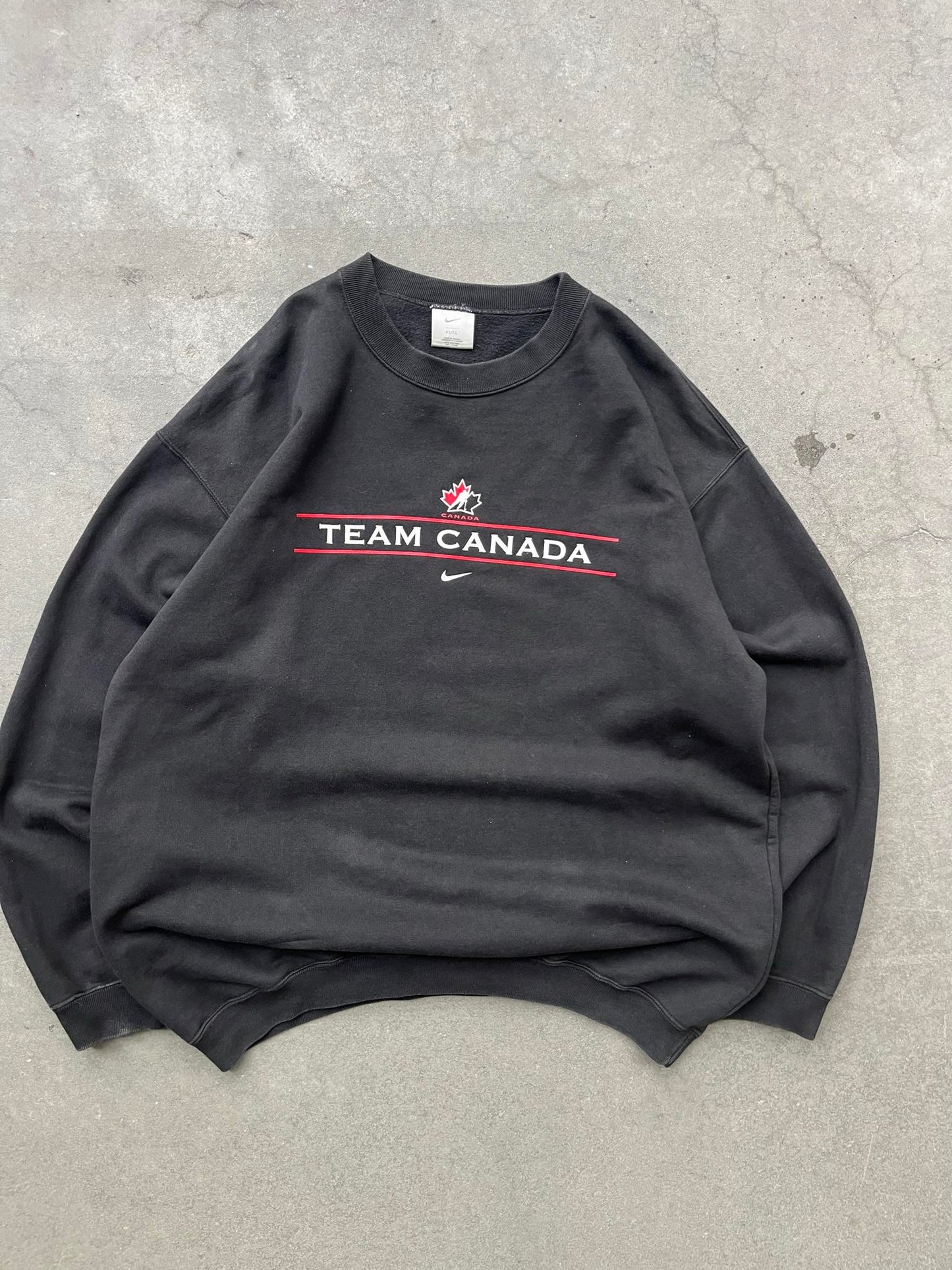 (XL/2X) 90’s Team Canada Nike Mid Swoosh