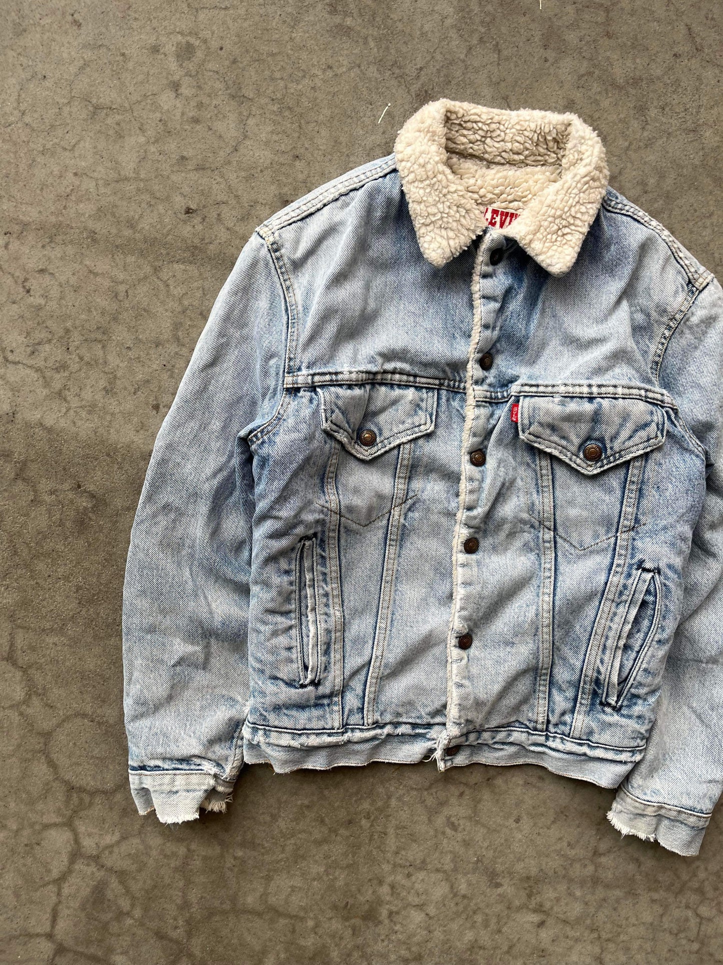 (XS) 90’s Distressed Levi’s Sherpa Trucker Denim