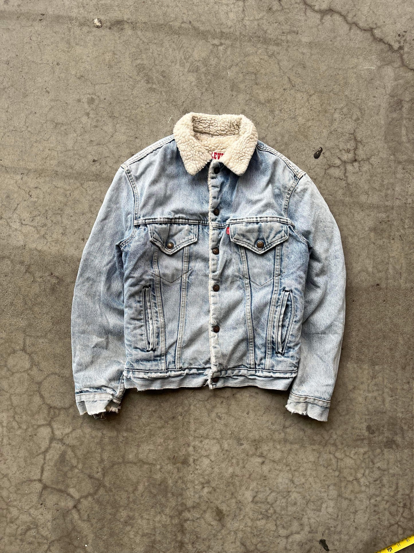 (XS) 90’s Distressed Levi’s Sherpa Trucker Denim