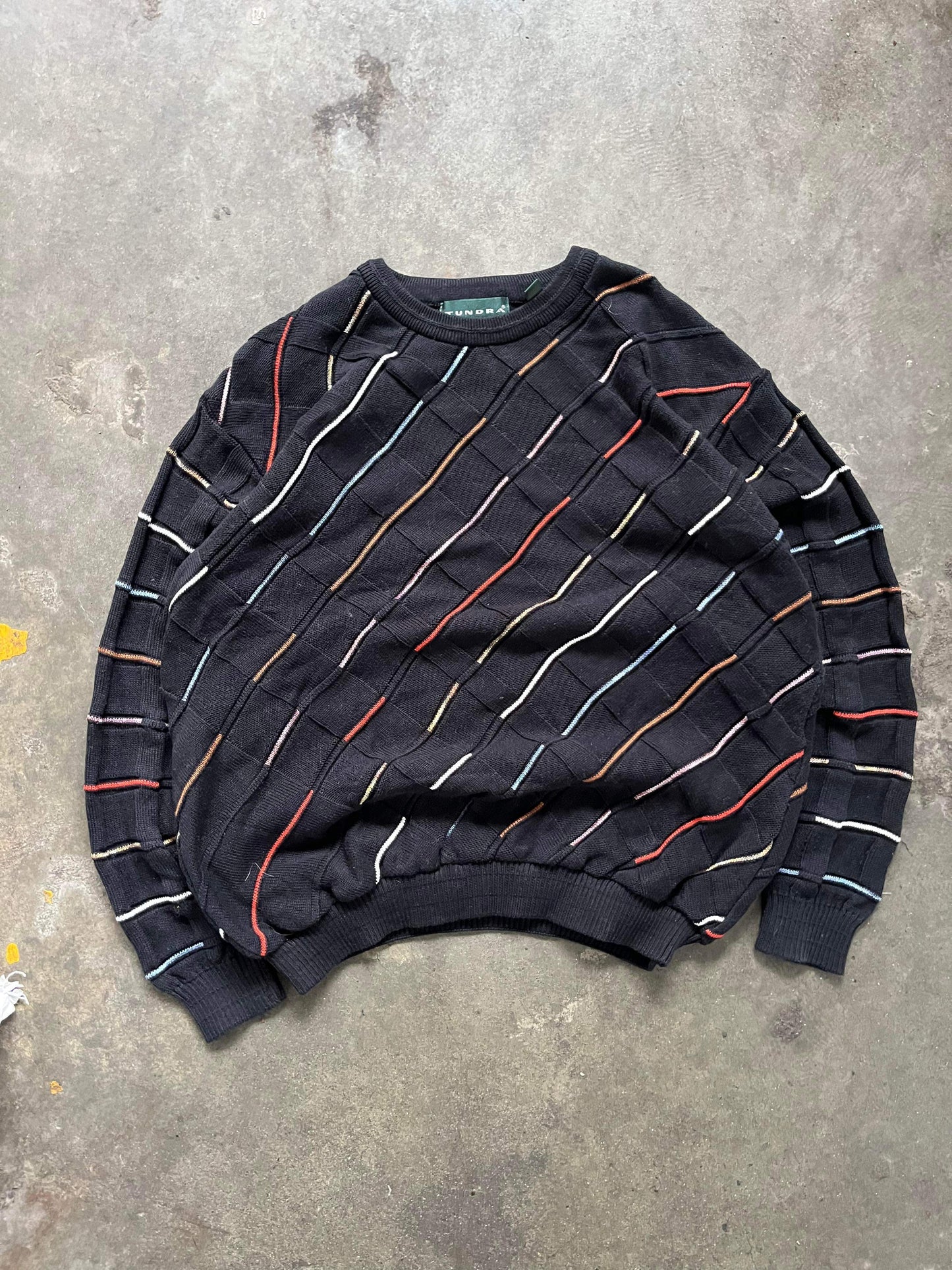 (L/XL) 90’s Tundra Striped 3D Knit