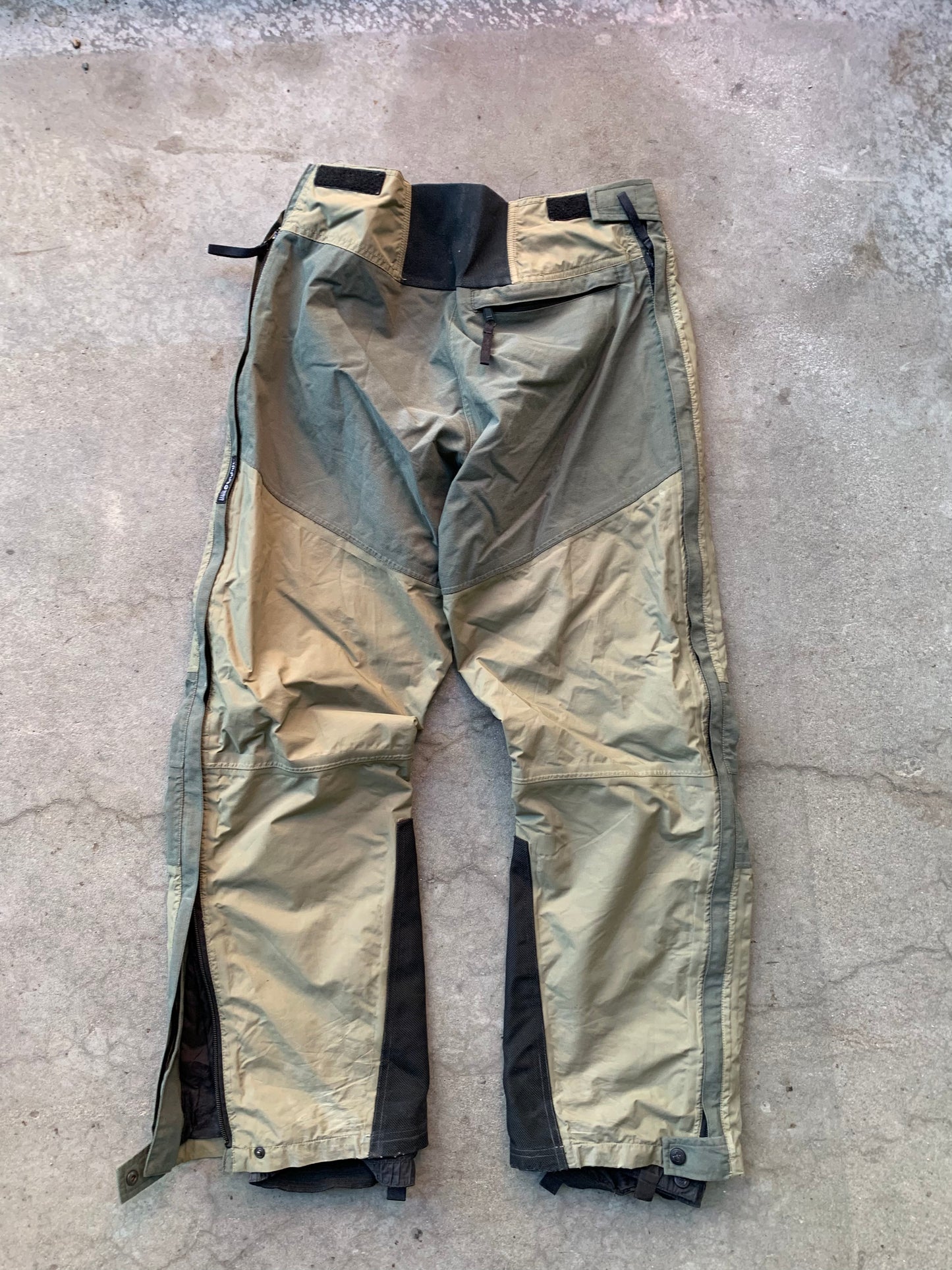 (30”) Mountain Hardwear Combat Goretex Pants