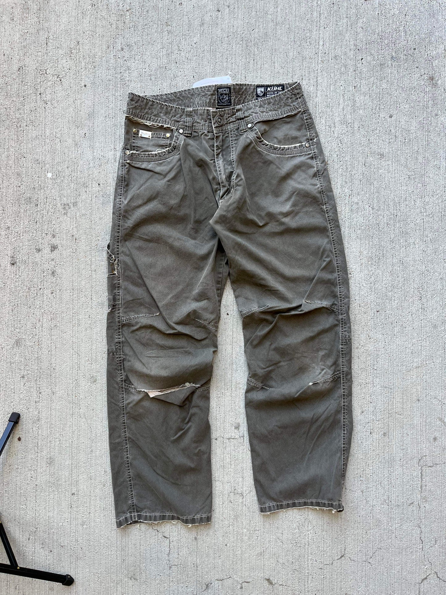(31”) Kuhl Distressed Sunfaded Carpenters