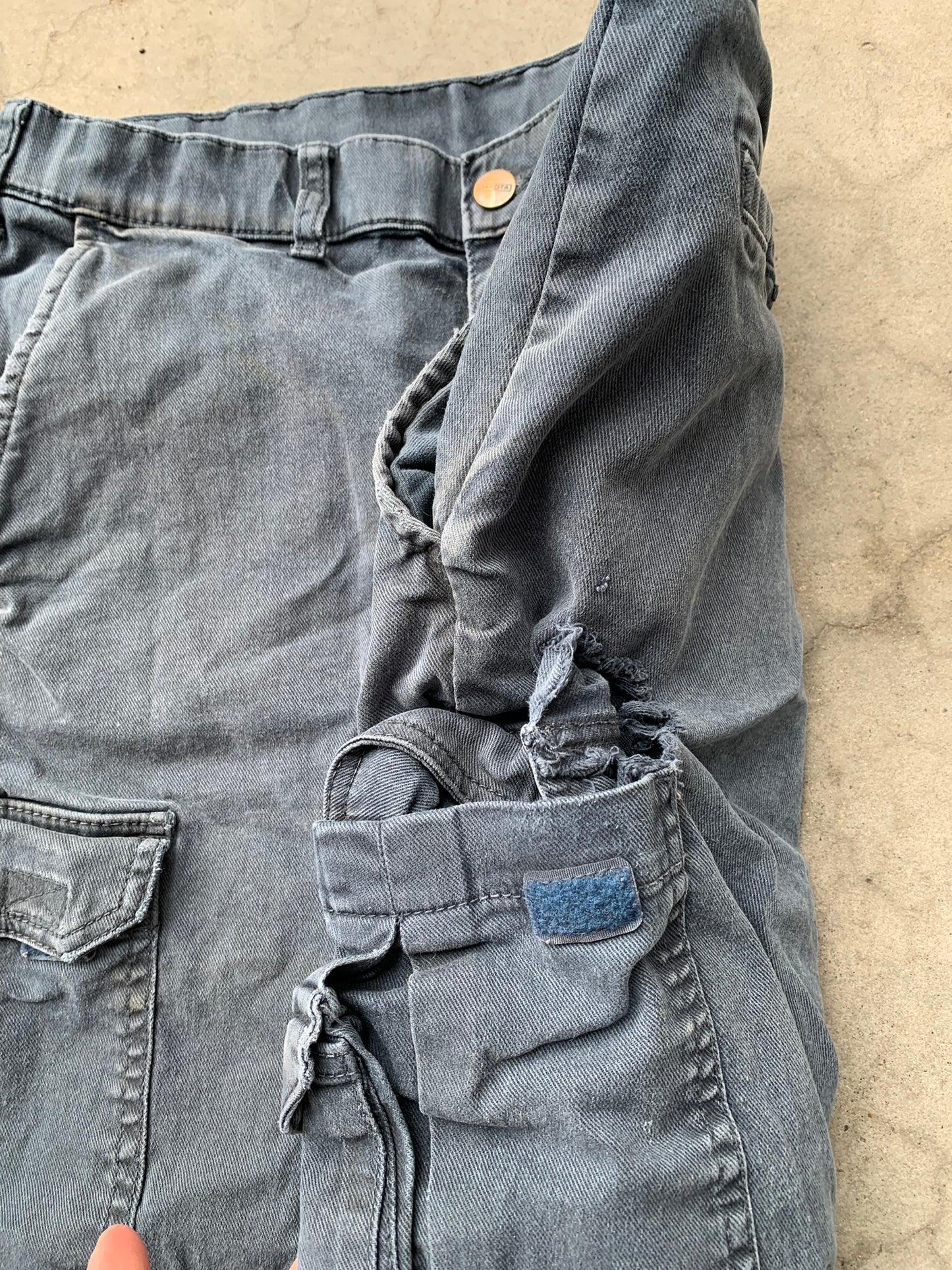 (34”) Vintage Distressed Dakota Cargos