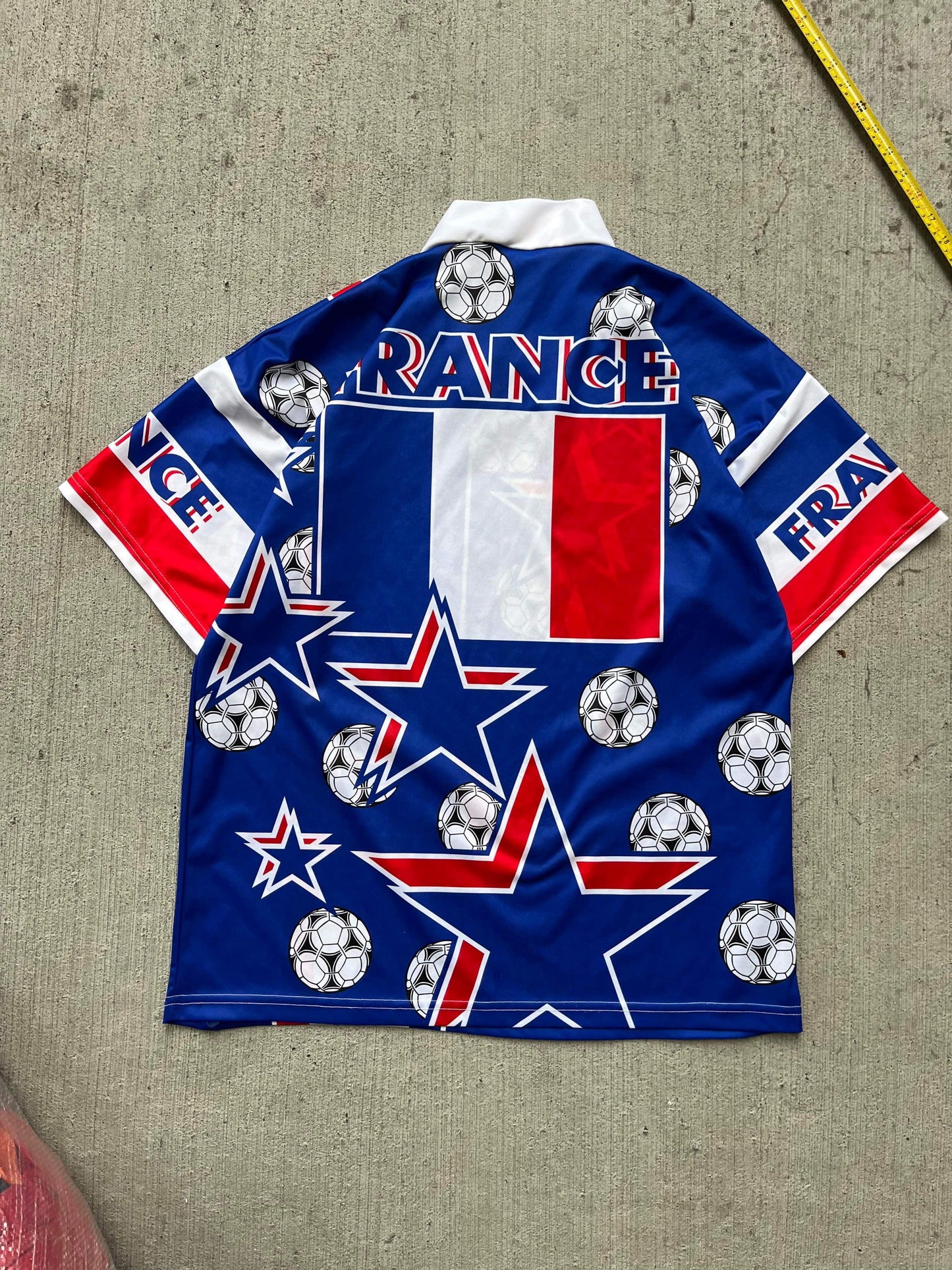 (XL) 90’s France Souvenir Kit