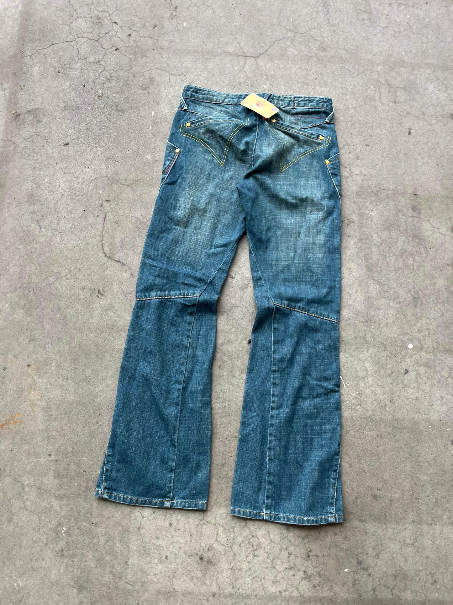 (30”) Levi’s Engineered Flared Denim