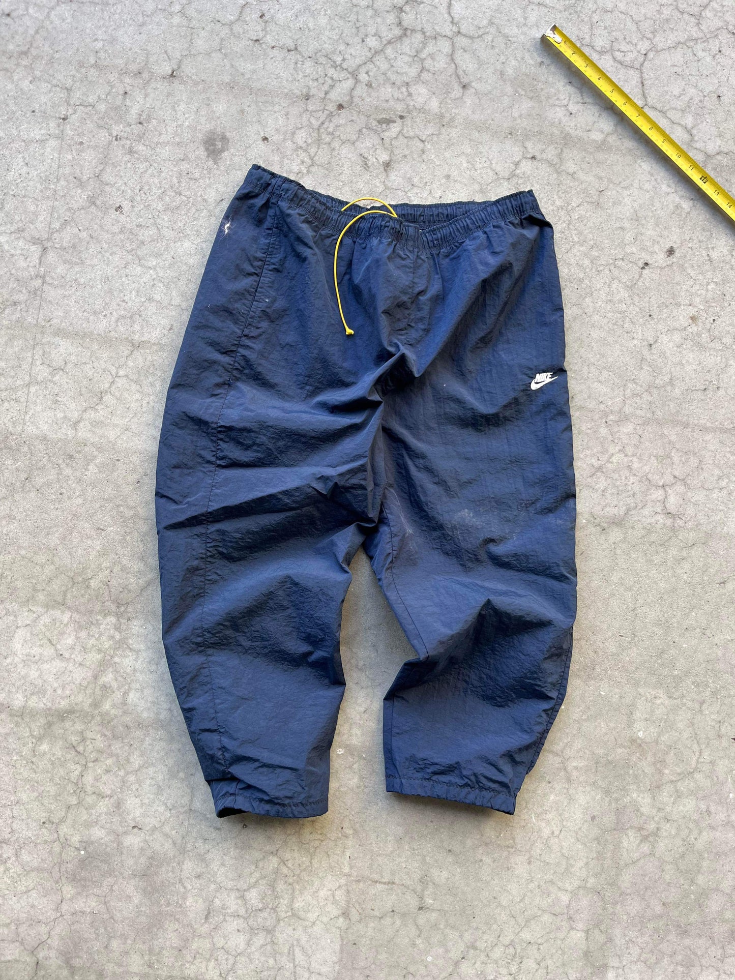 (32”) 90’s Nike Windbreaker Pants