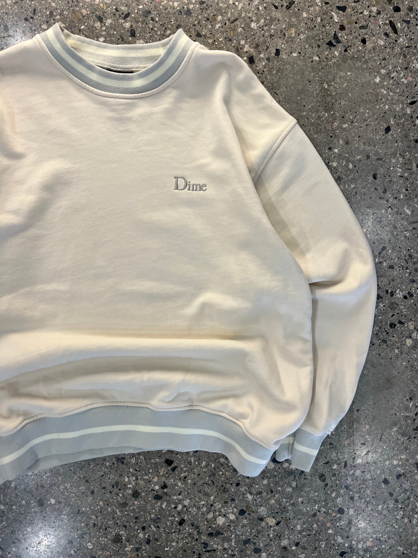 (L/XL) 00's Dime Small Patch Logo Cream Crewneck