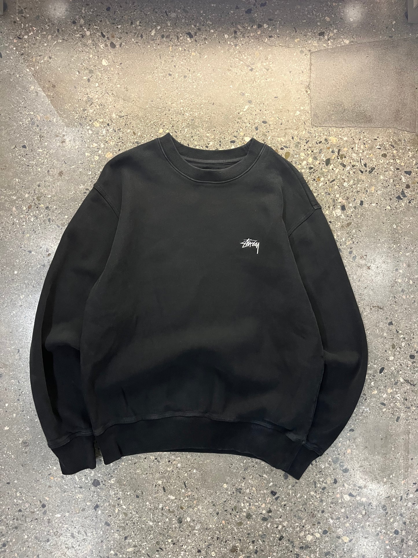 (M) Stussy Classic Script Side Small Patch Crewneck