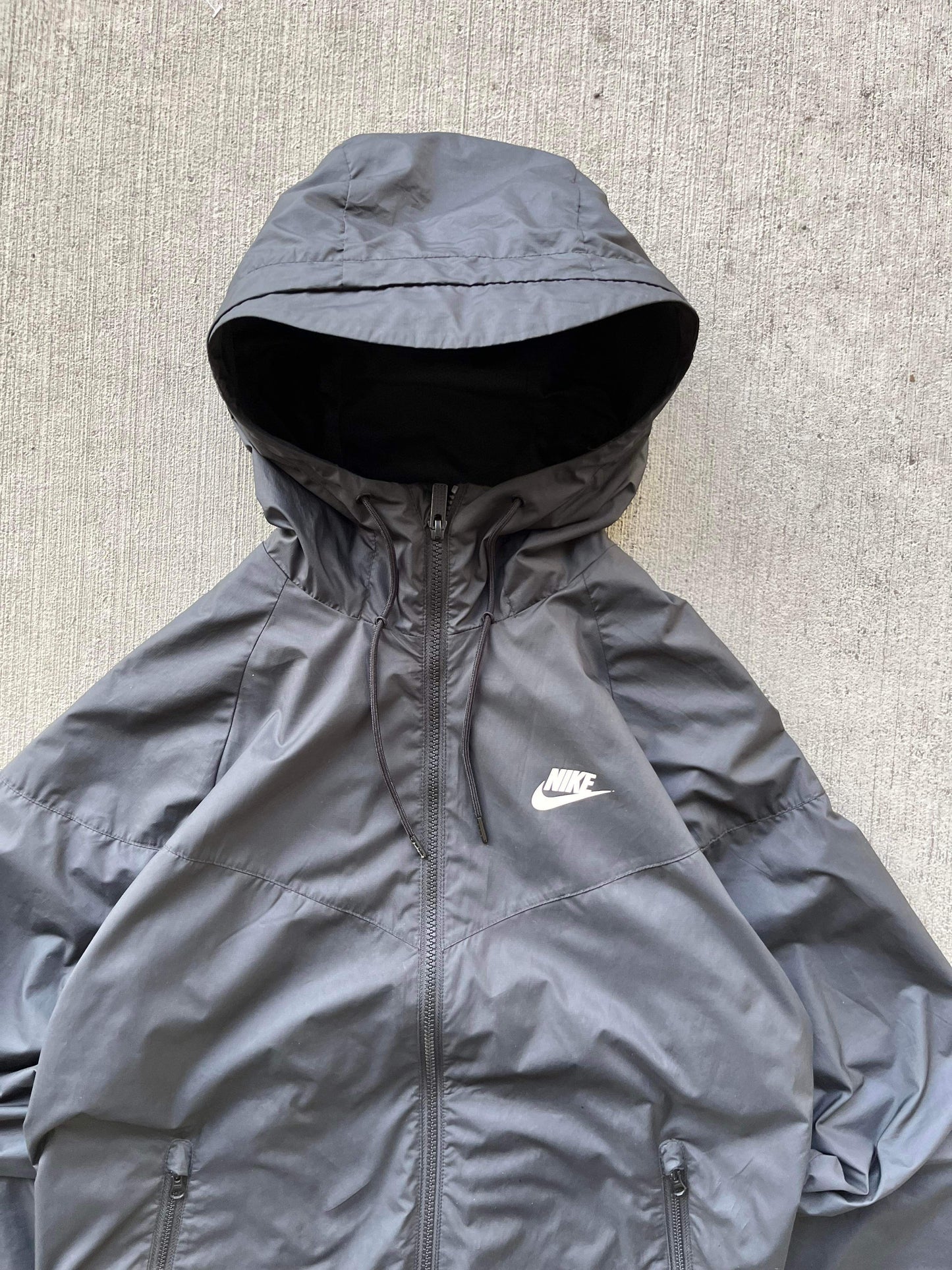 (M) Nike Windbreaker