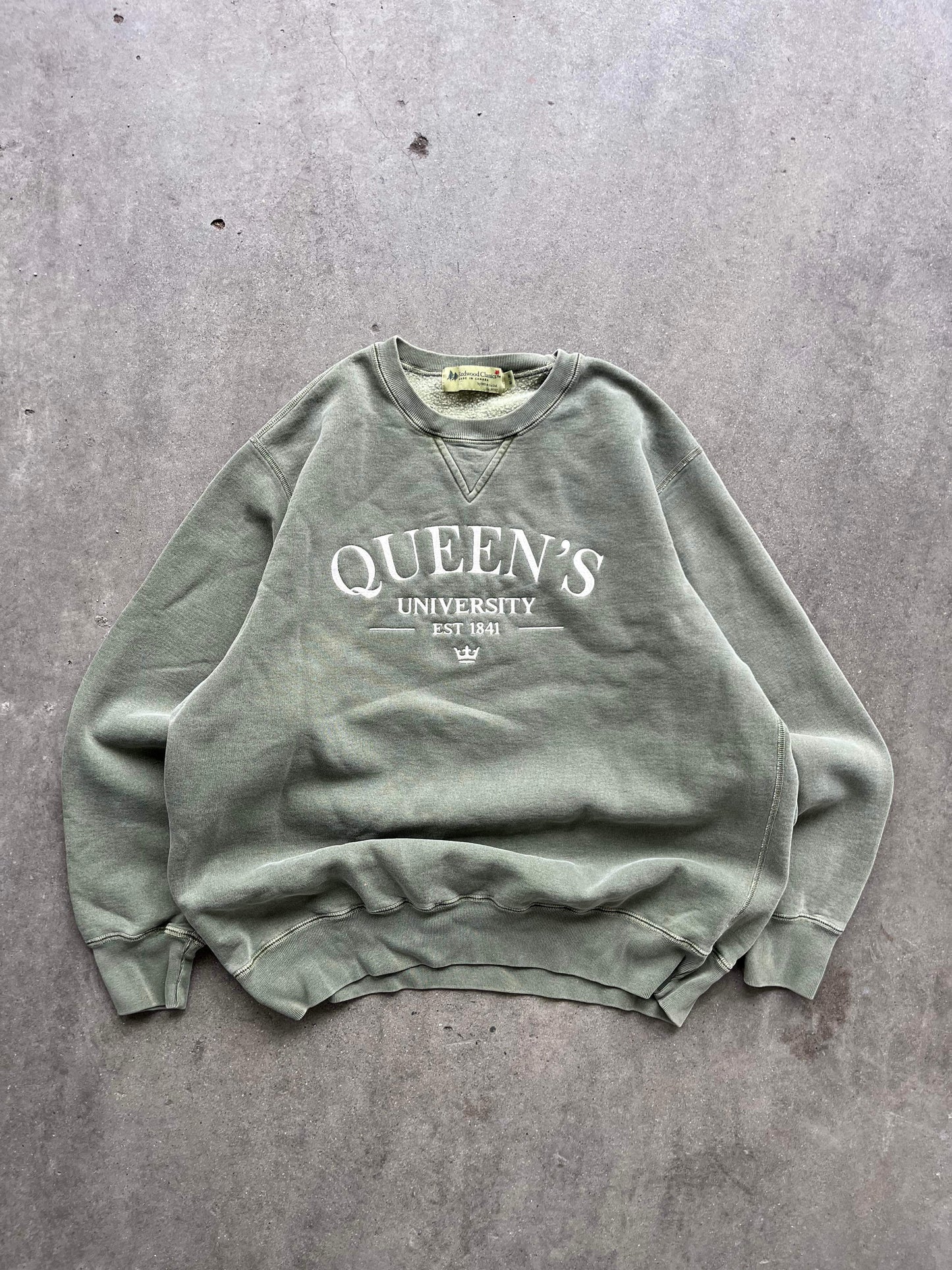 (XL) 90’s Sunfaded Matcha Queens U Crewneck