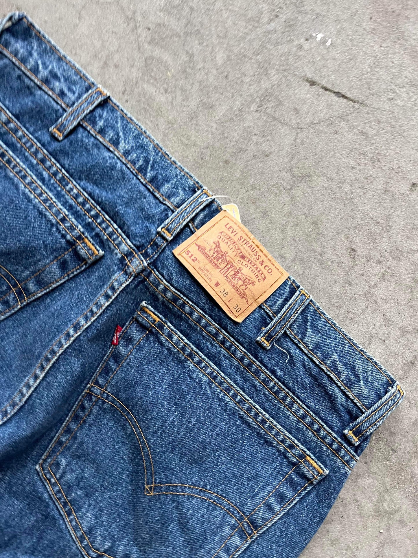 (38”) 90’s Levi’s 512 Straight Denim