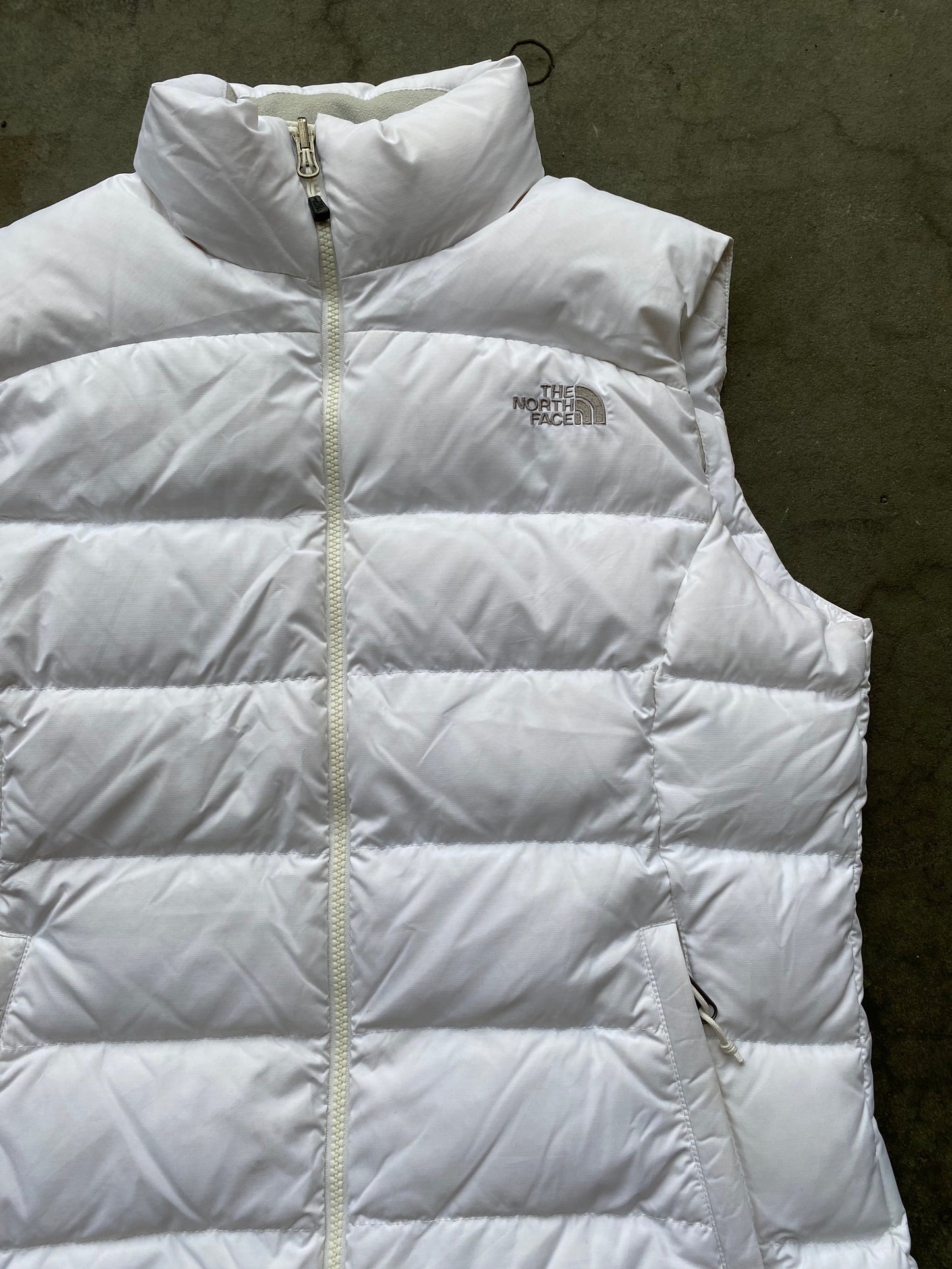 (L) The North Face 700 White