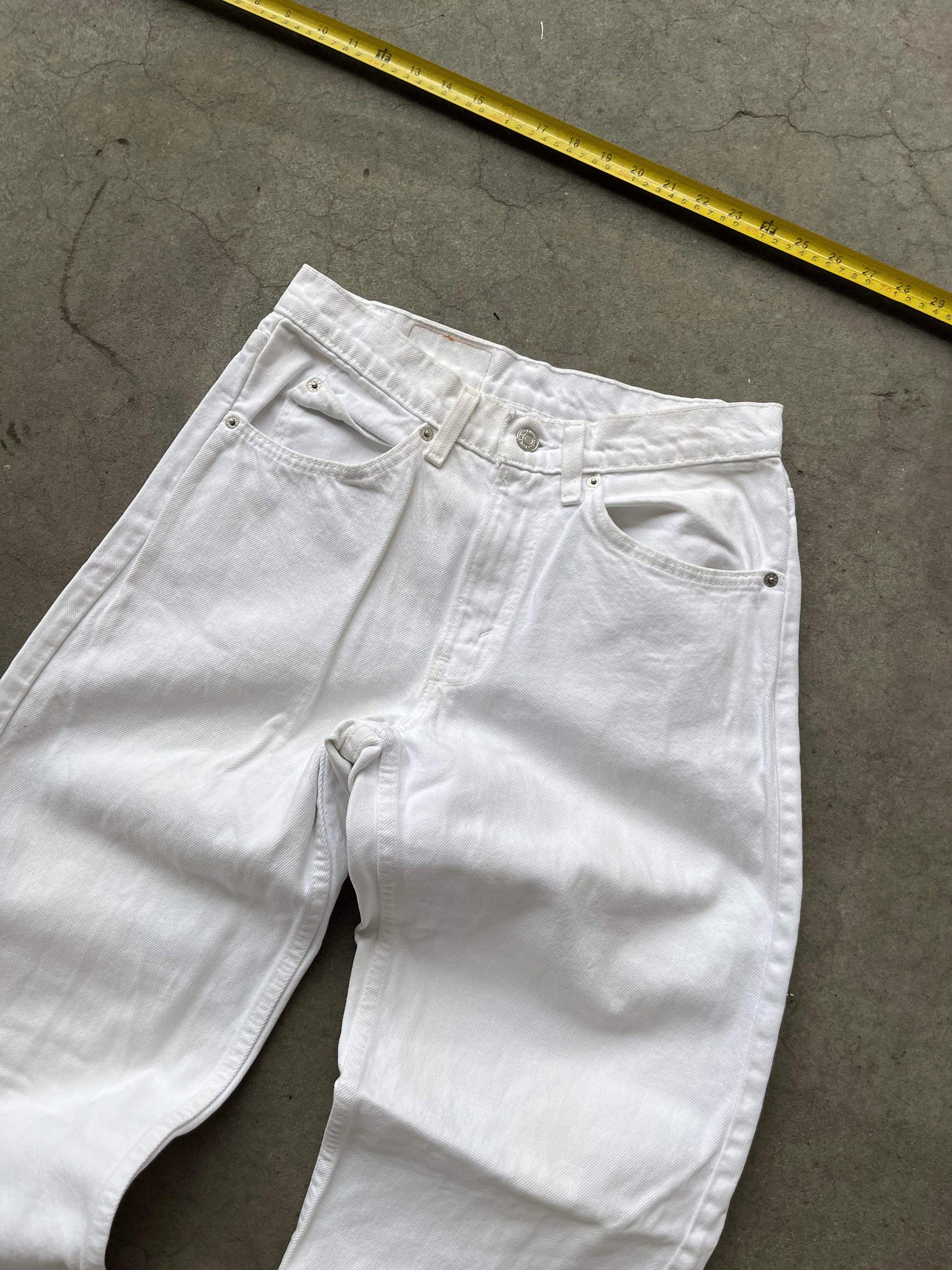 (29”) 90’s White Levis Orange Tabs