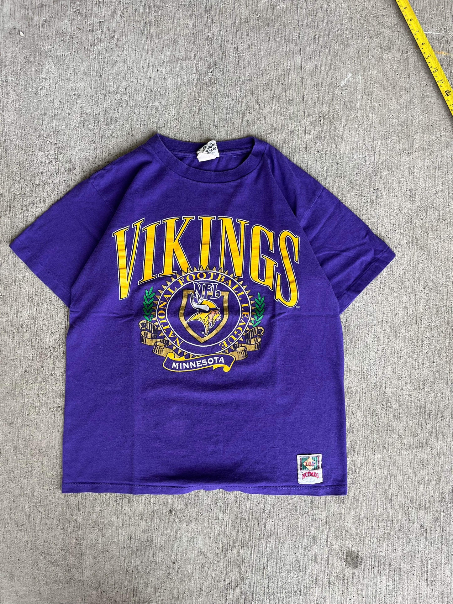 (L/XL) 90’s Nutmeg Minnesota Vikings Tee