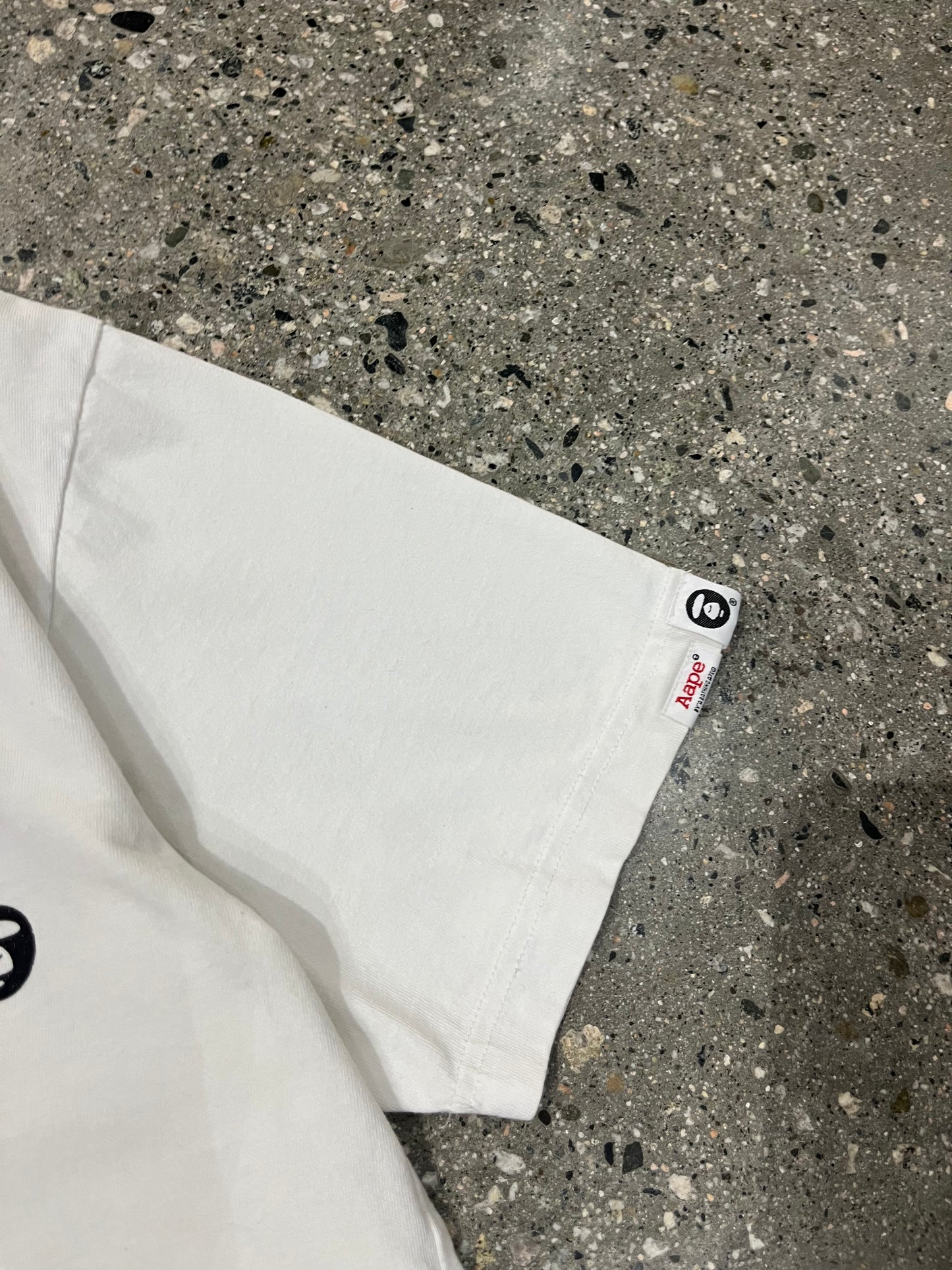 (L) Aape Logo Graphic T-Shirt