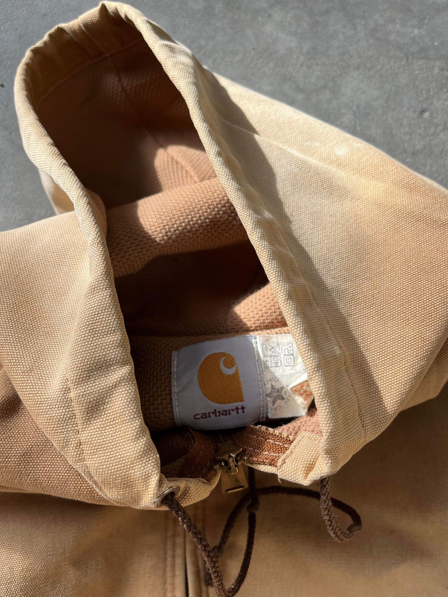 (L/XL) 90’s Sunfaded Carhartt Hooded Jkt