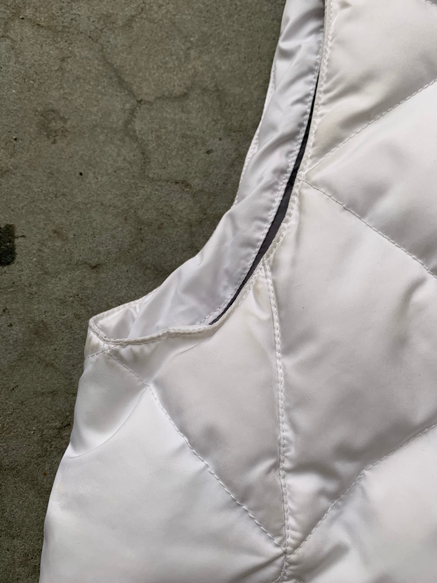 (XS) The North Face 550 White Vest