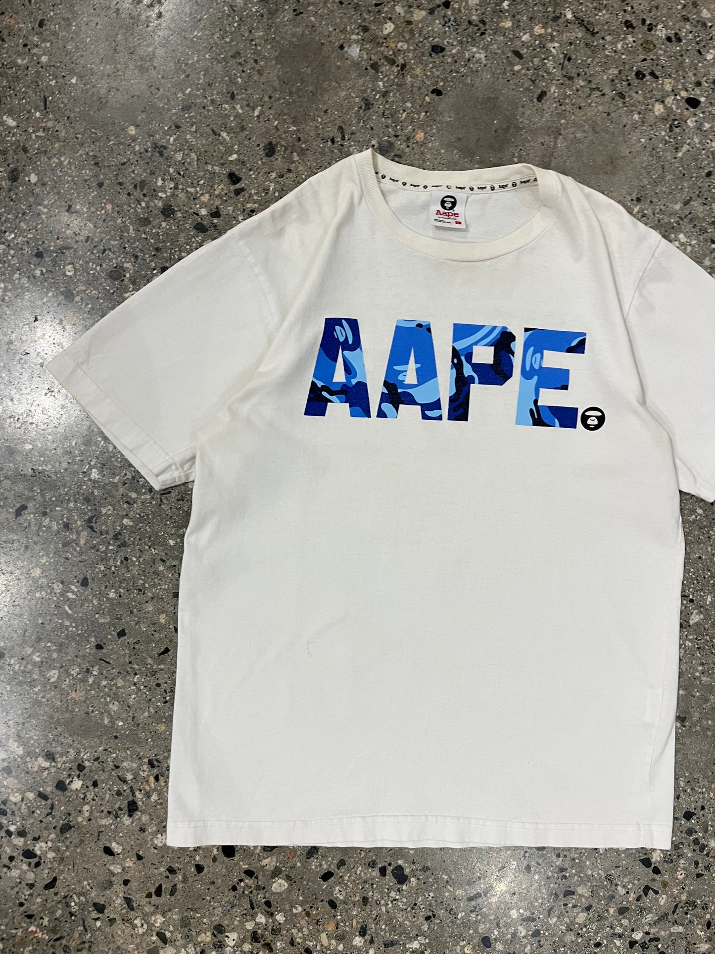 (L) Aape Logo Graphic T-Shirt