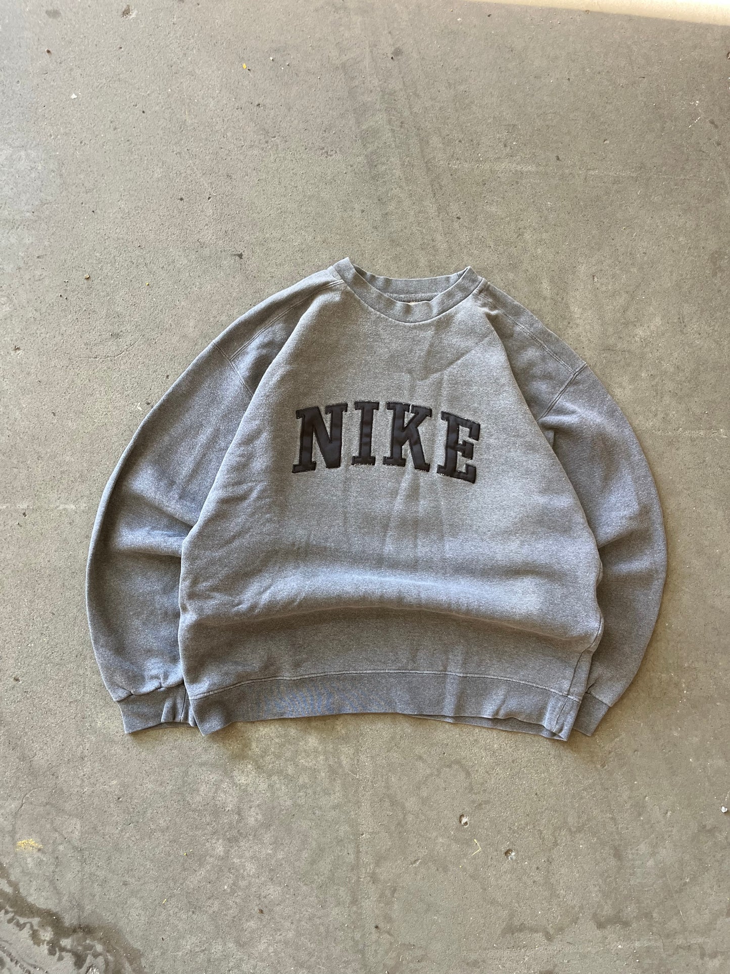 (XL) 90s Nike Sunfaded Spell out Crew