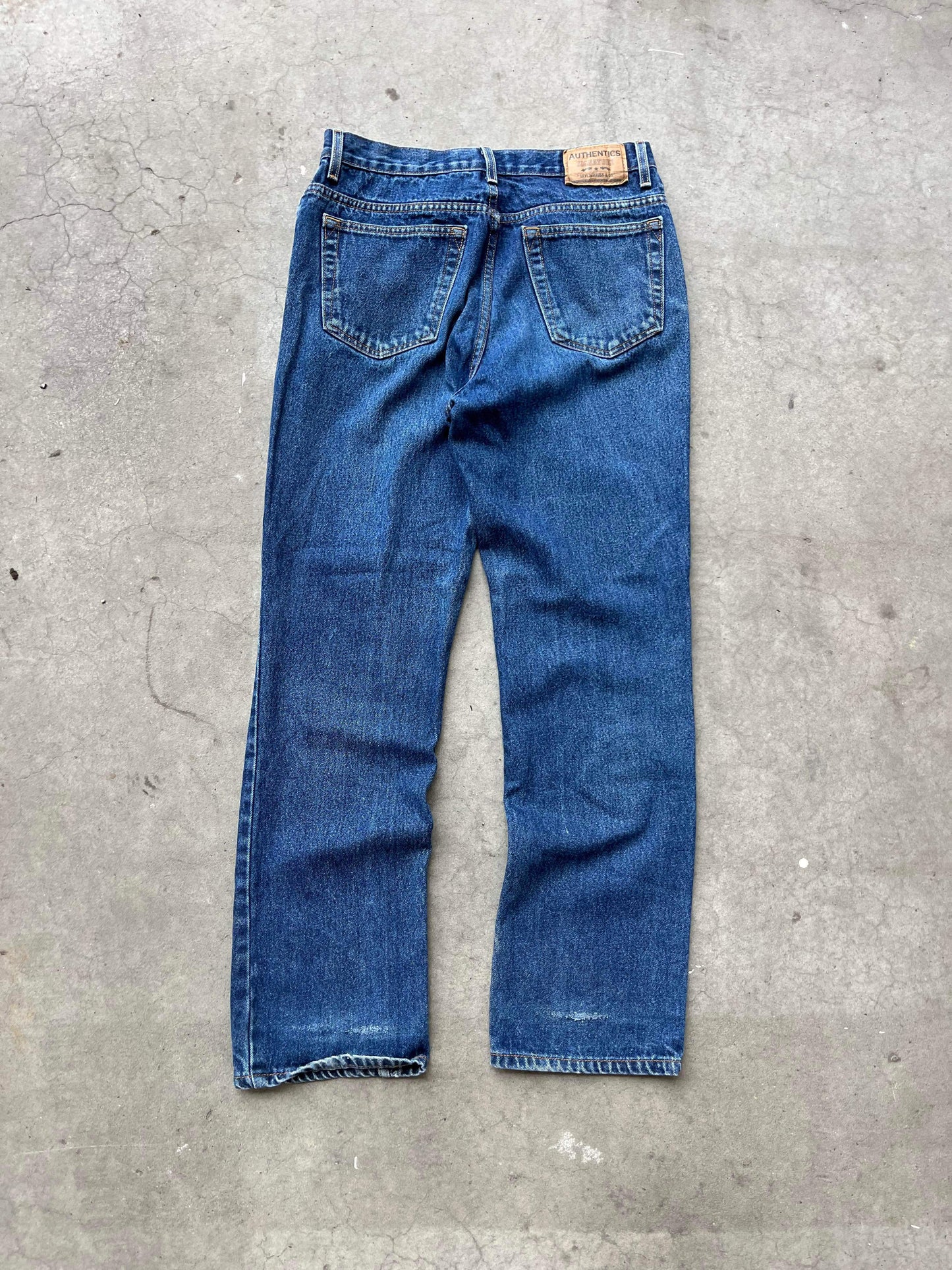 (32”) Levi Dark Wash Denim