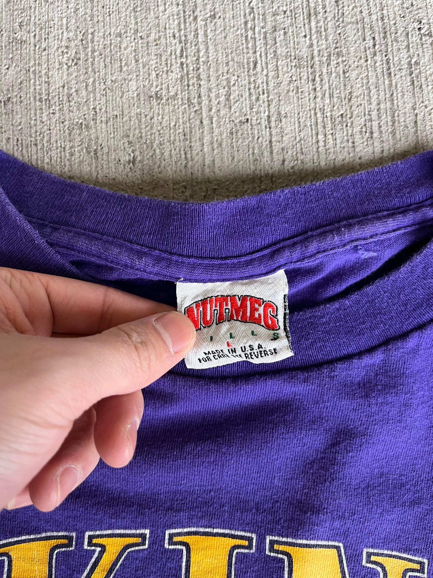 (L/XL) 90’s Nutmeg Minnesota Vikings Tee