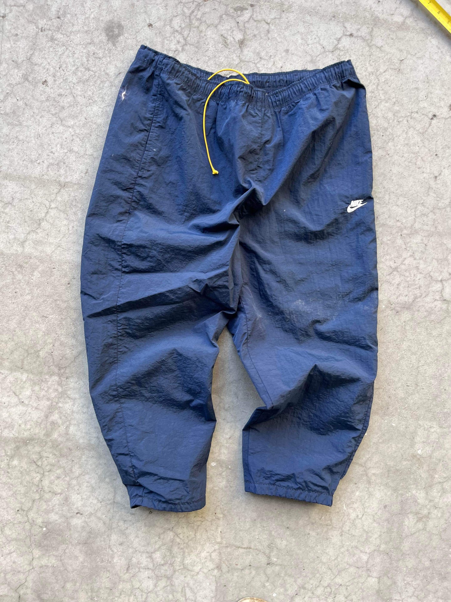 (32”) 90’s Nike Windbreaker Pants