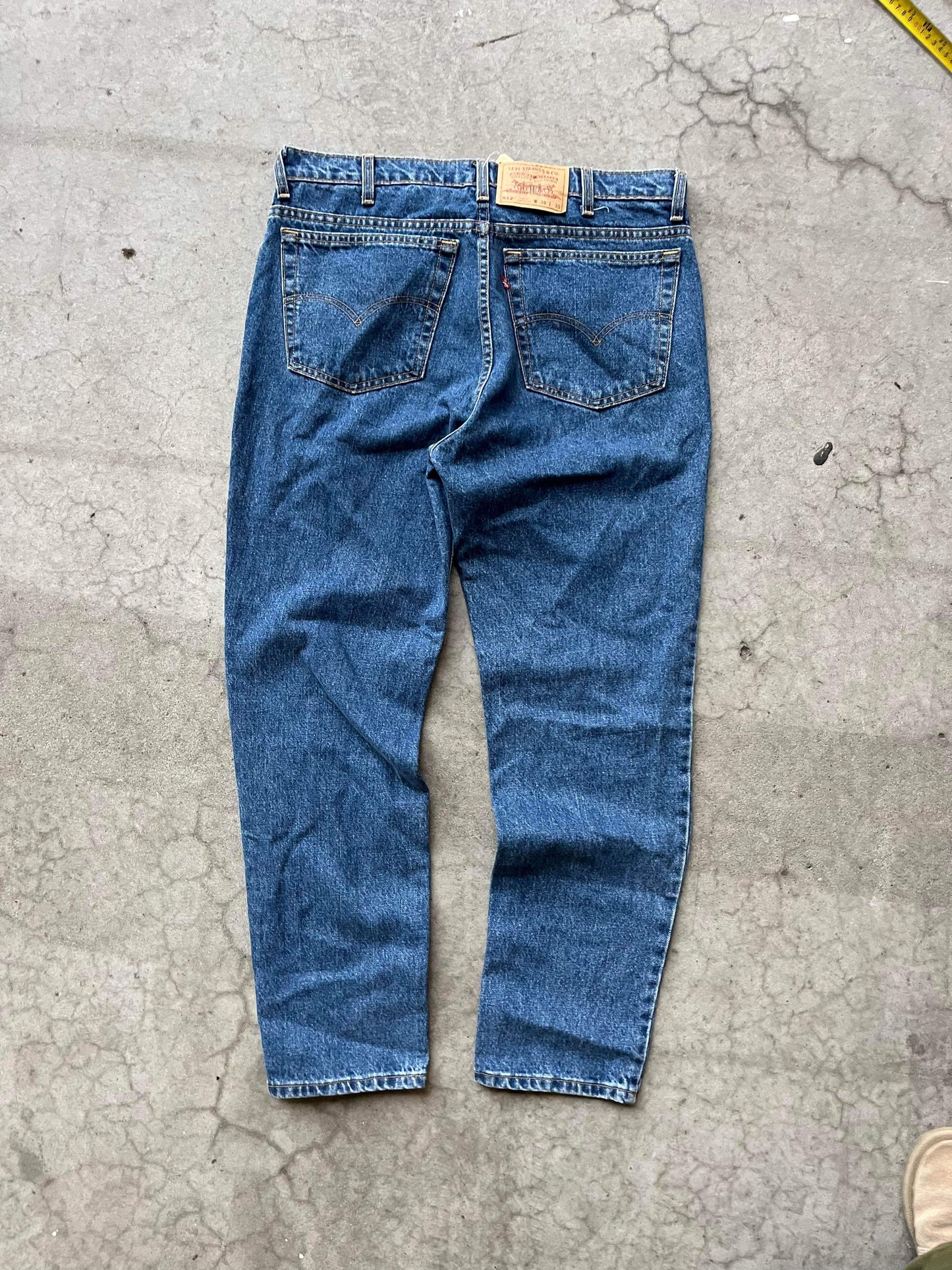 (38”) 90’s Levi’s 512 Straight Denim