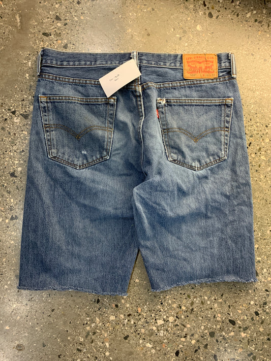 s111 - 34w Levi Cutoffs