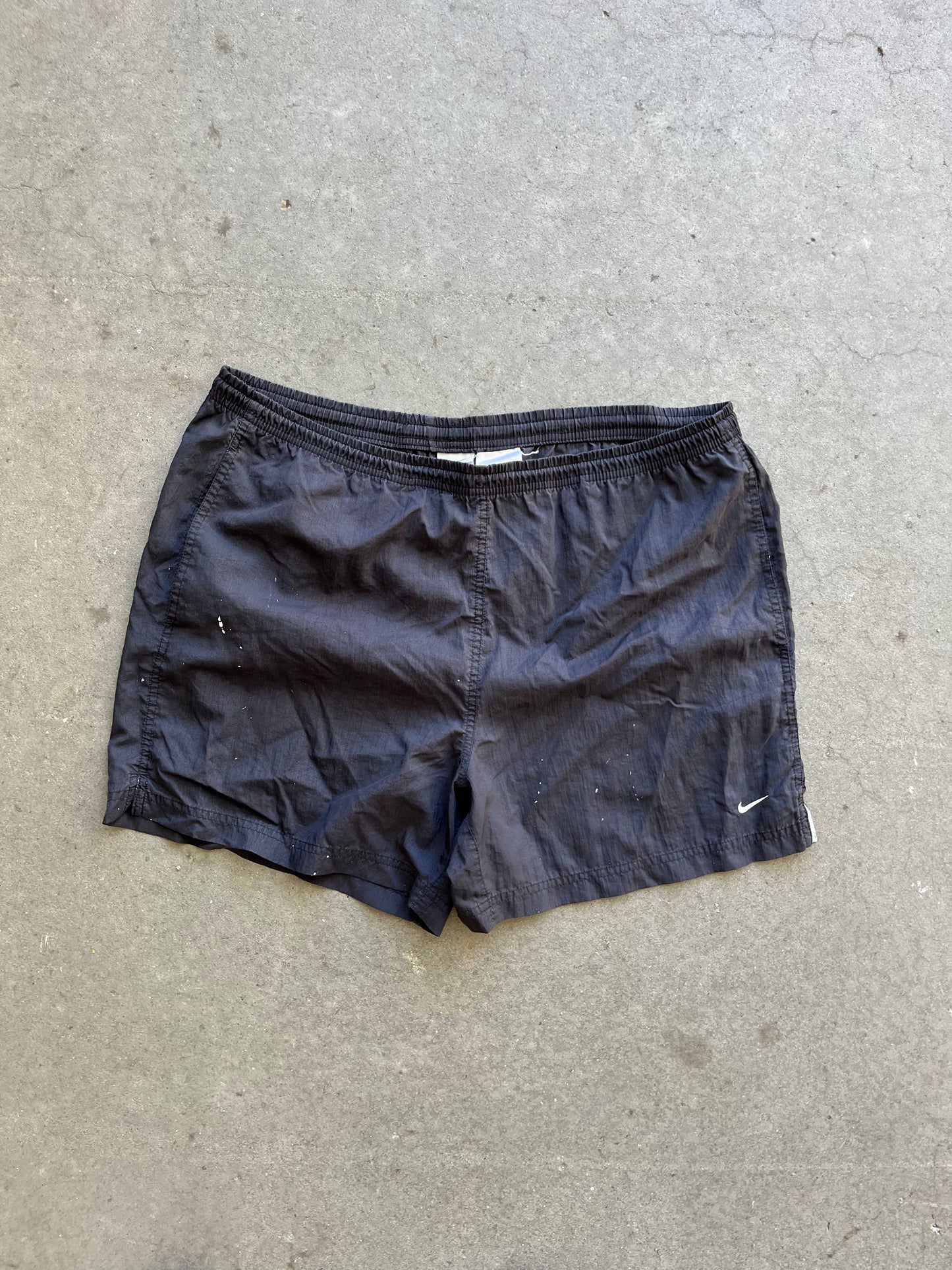 (34”) 90s Nike Nylon Shorts
