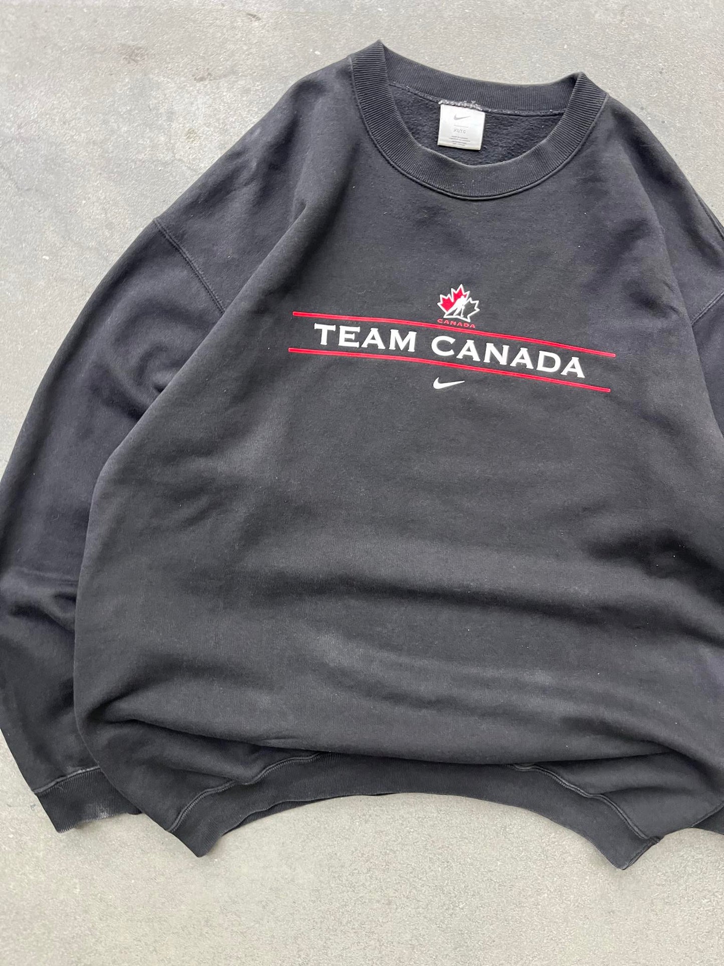 (XL/2X) 90’s Team Canada Nike Mid Swoosh