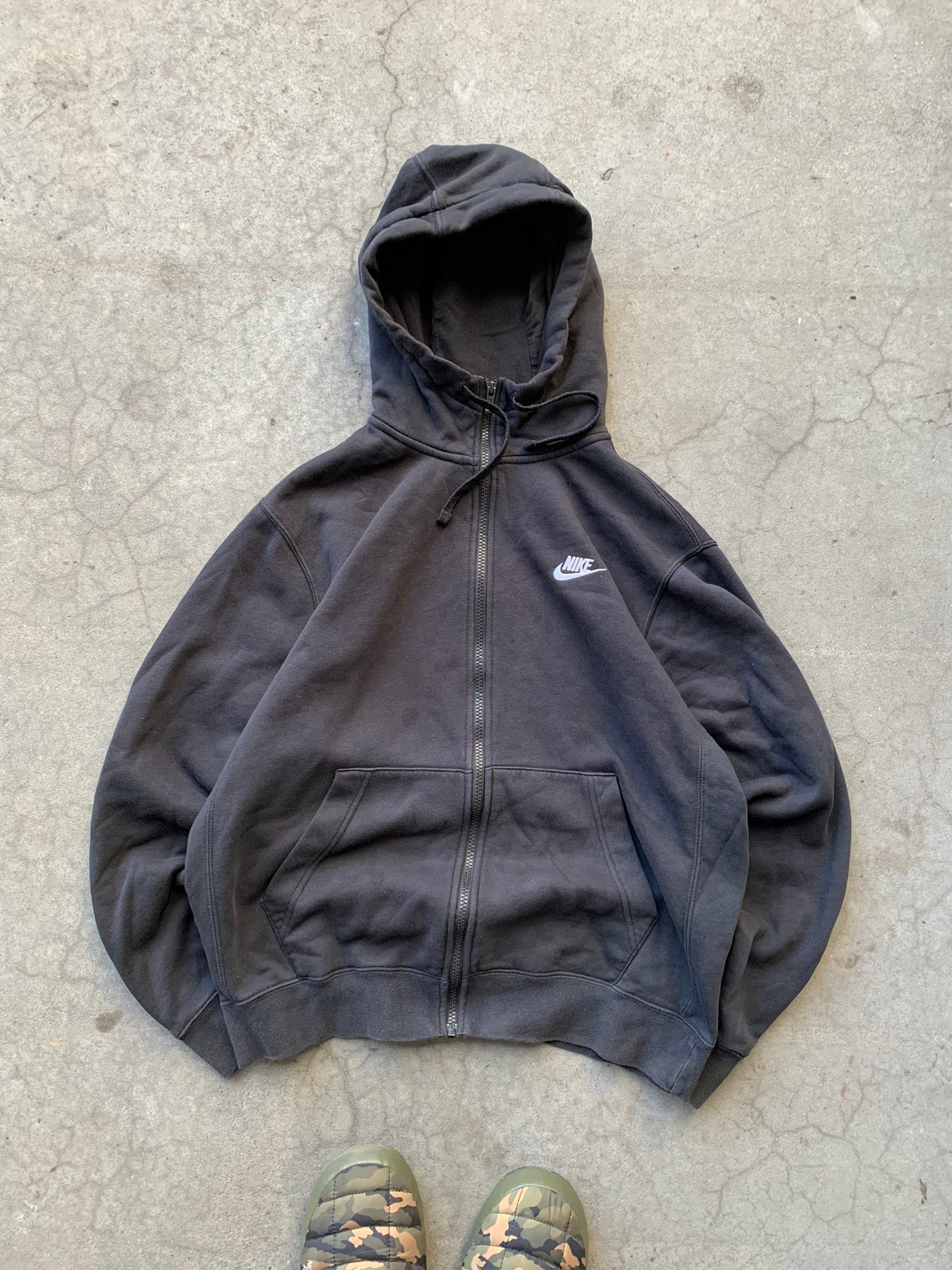 (M) Nike Zip Up Hoodie