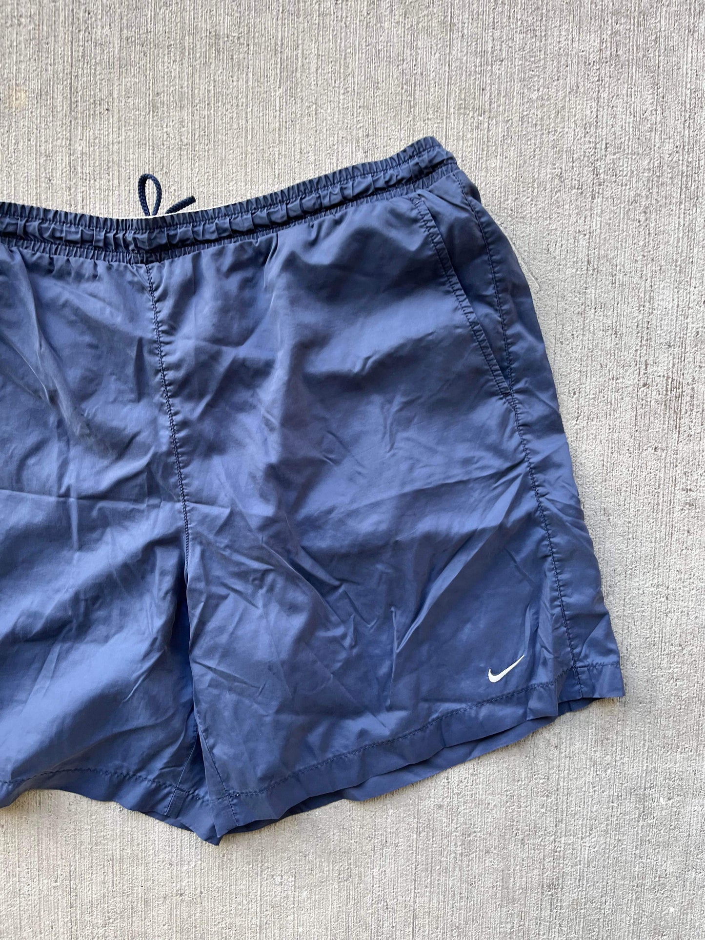 (L) 90’s Nike Swoosh Shorts