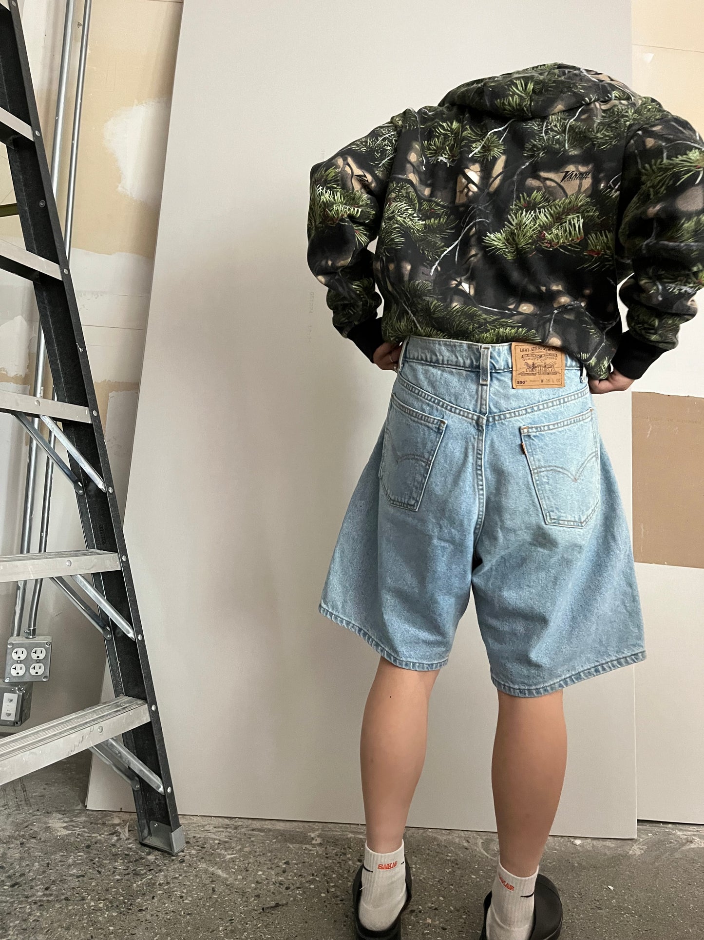 (36”) 90’s Levis 550 Jorts