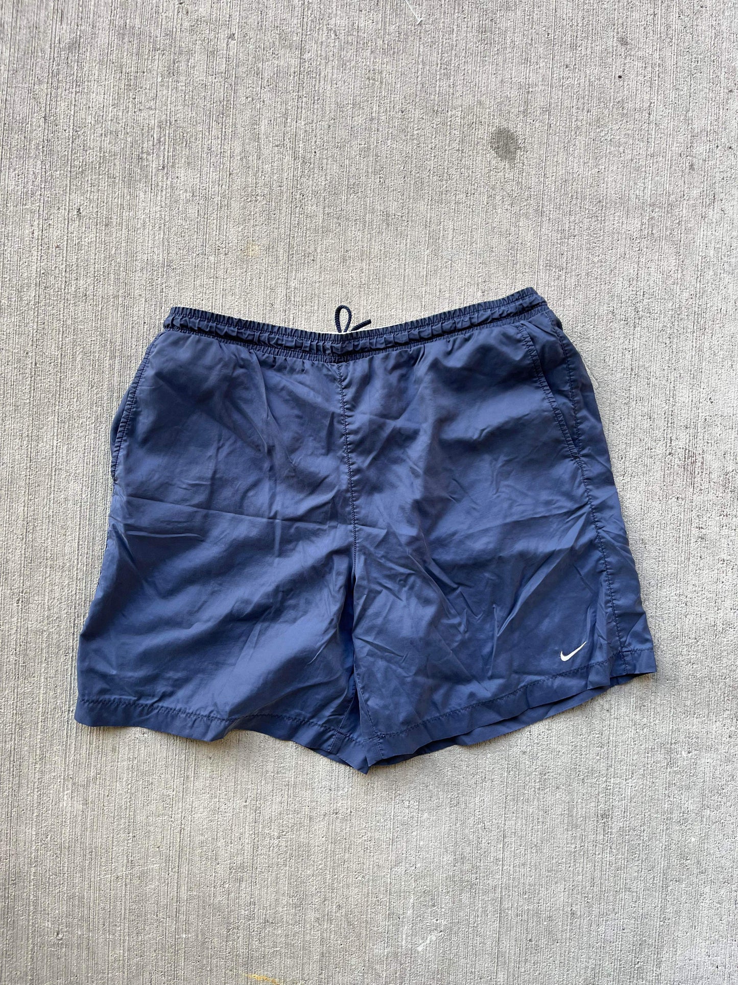 (L) 90’s Nike Swoosh Shorts