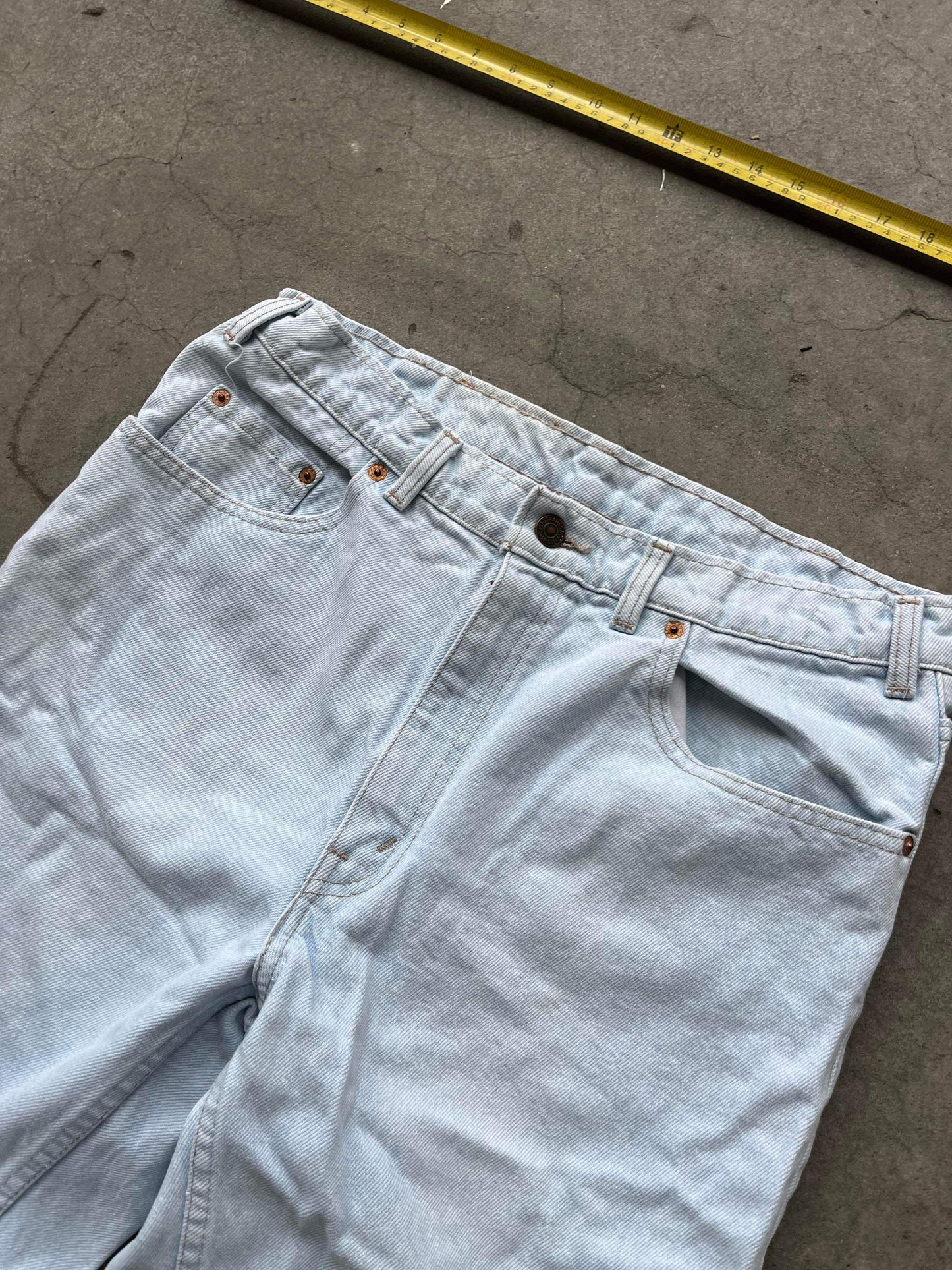 (32”) 80s Levi Light Wash Jeans