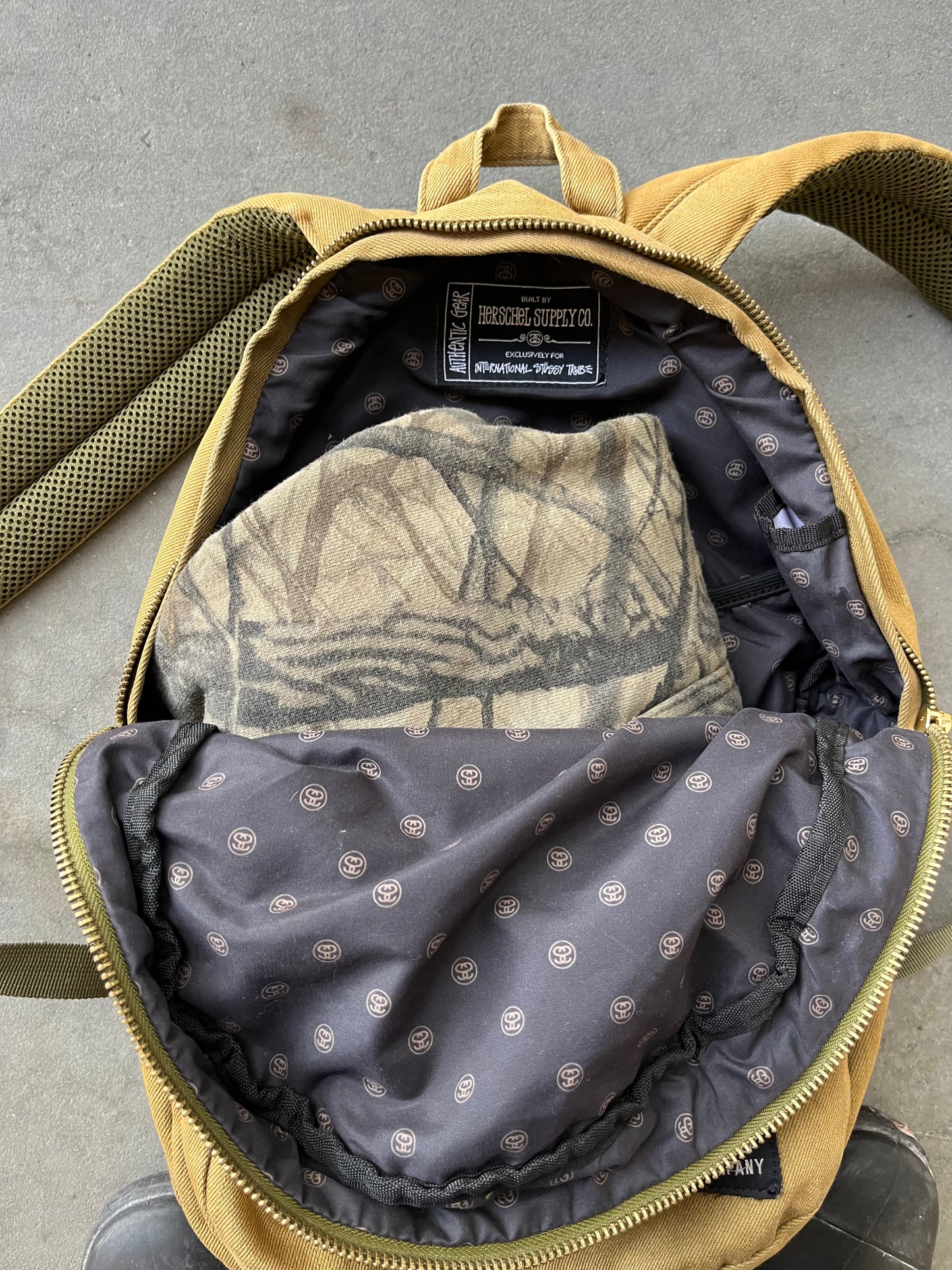 (OS) Stüssy x Herschel Olive Bag