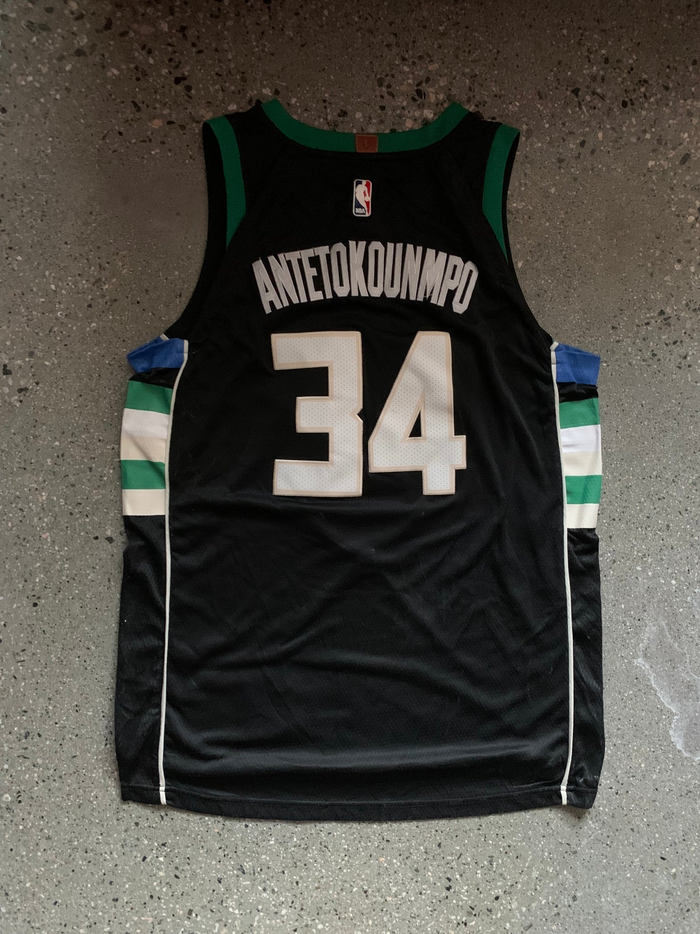 (L/XL) Milwaukee Bucks Giannis Jersey