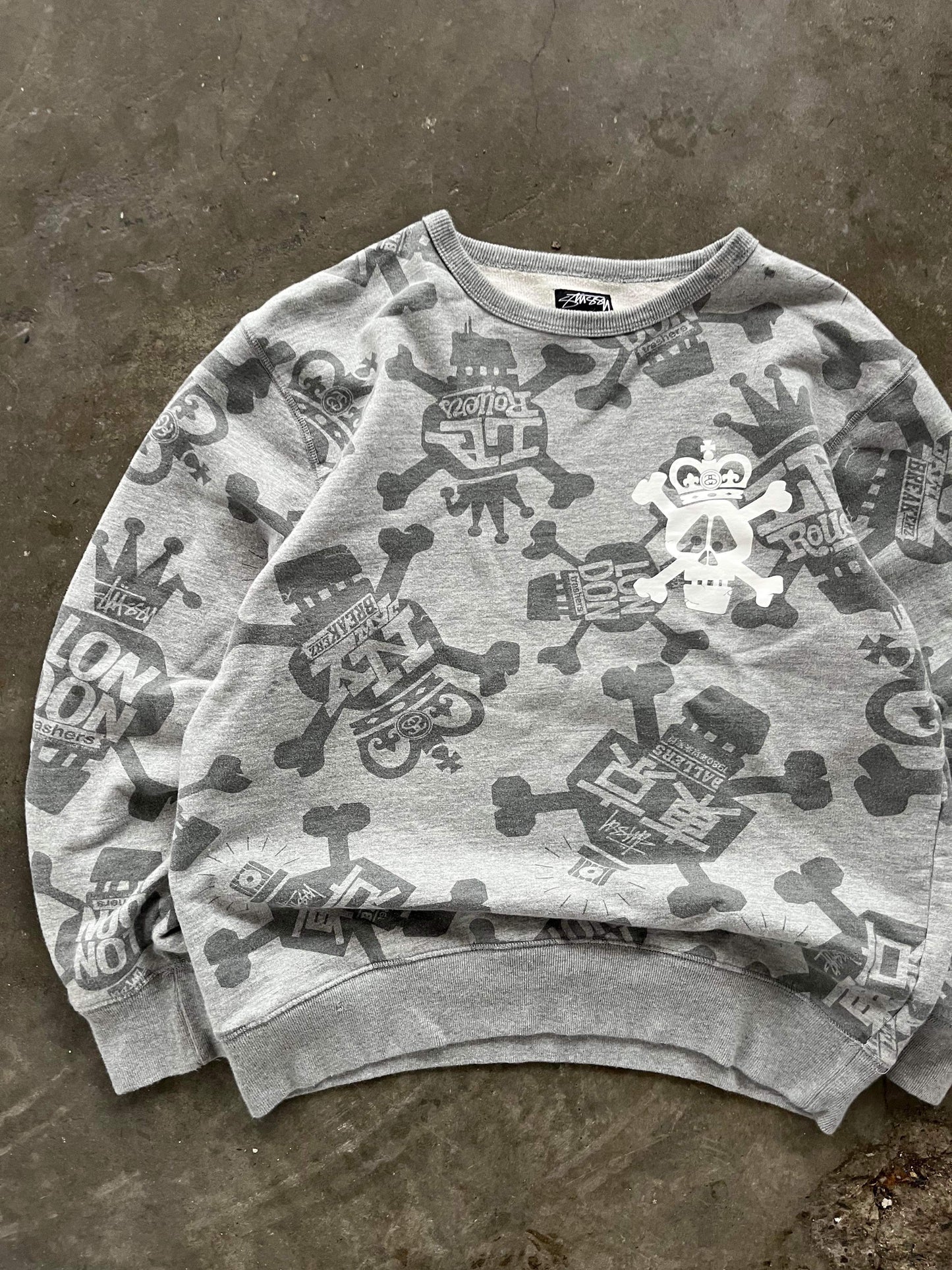 (L) Stussy AOP Skull Crewneck