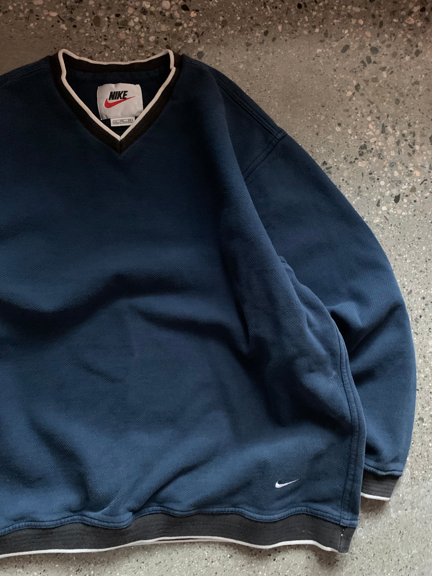 (XL/2X) 90’s Nike V Neck Crewneck