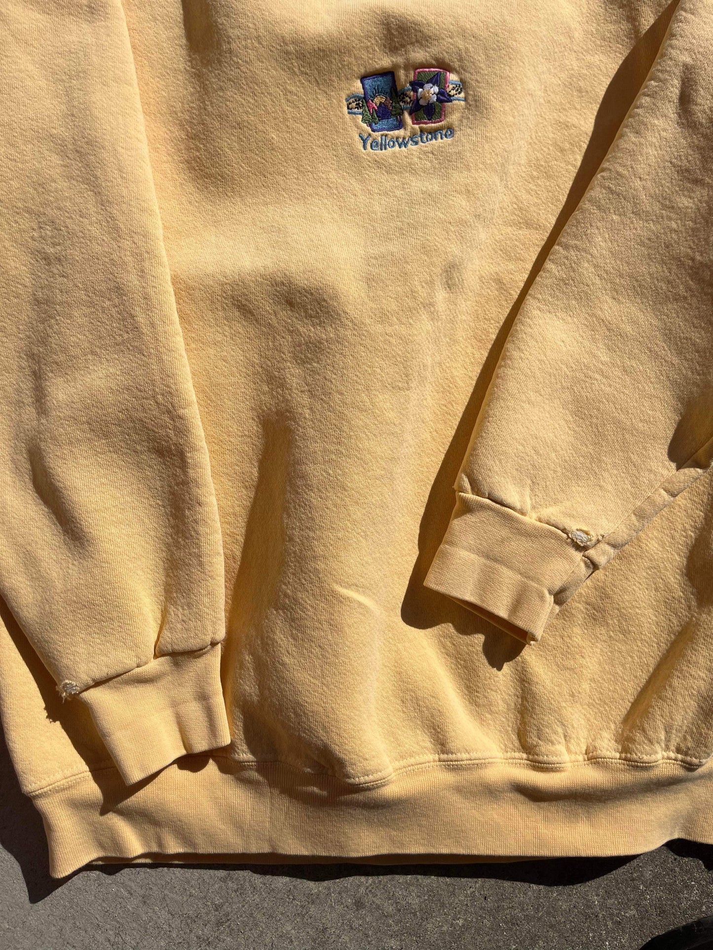 (L/XL) 90’s Boxy Yellowstone Crewneck