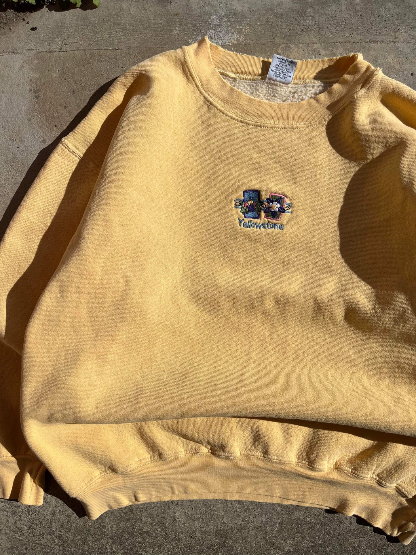 (L/XL) 90’s Boxy Yellowstone Crewneck