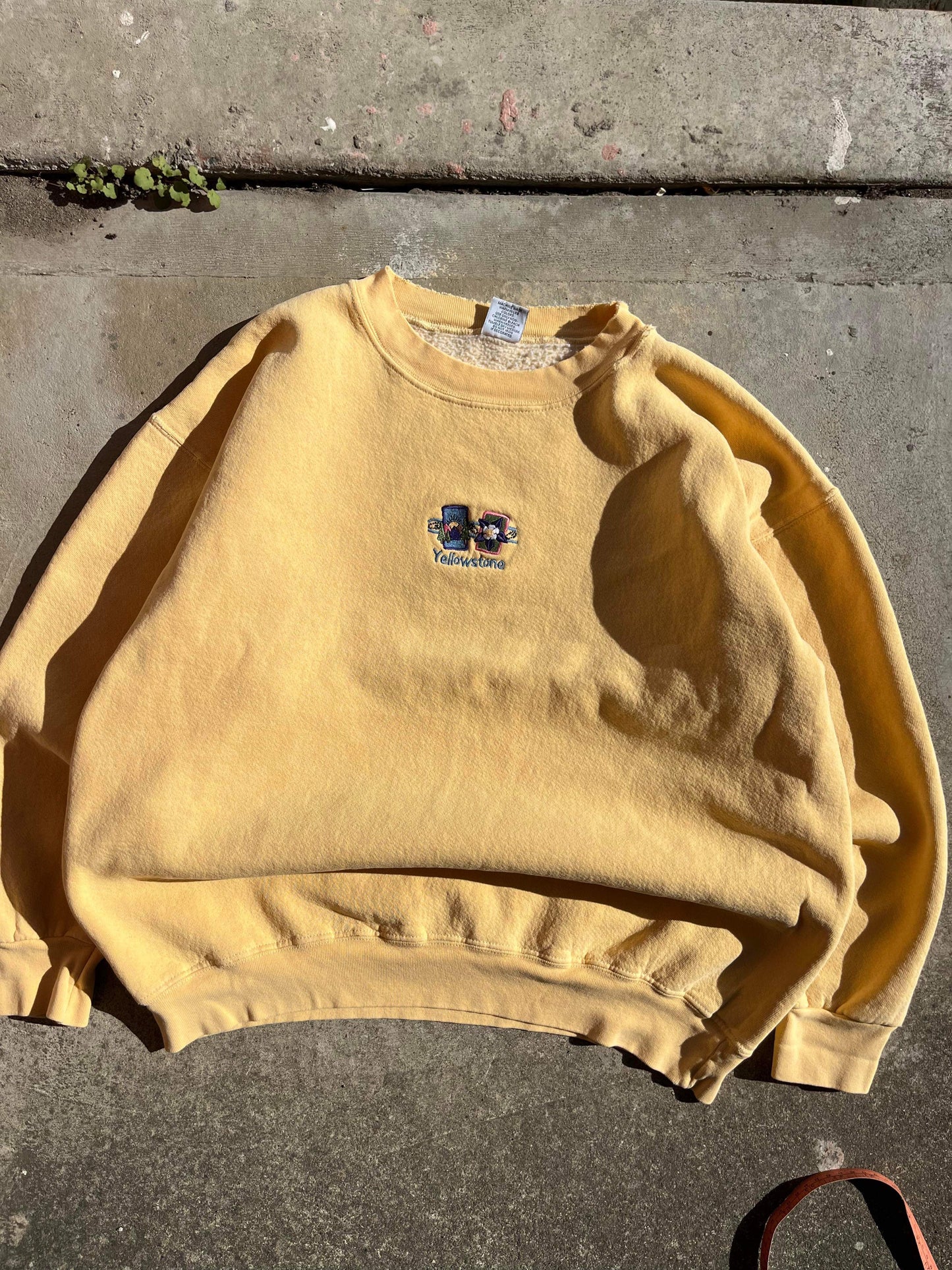 (L/XL) 90’s Boxy Yellowstone Crewneck