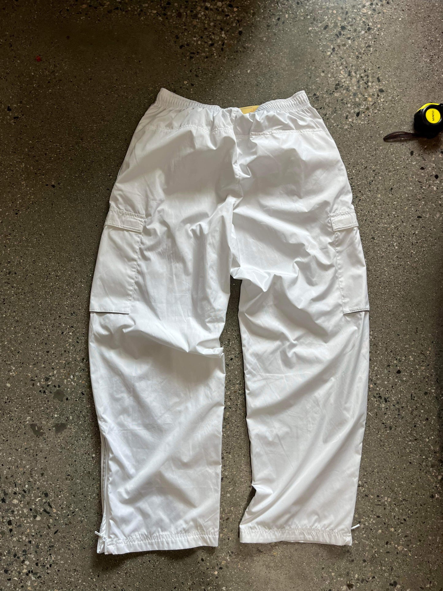 (30”) 00’s Nike White Swoosh Windbreaker Pants