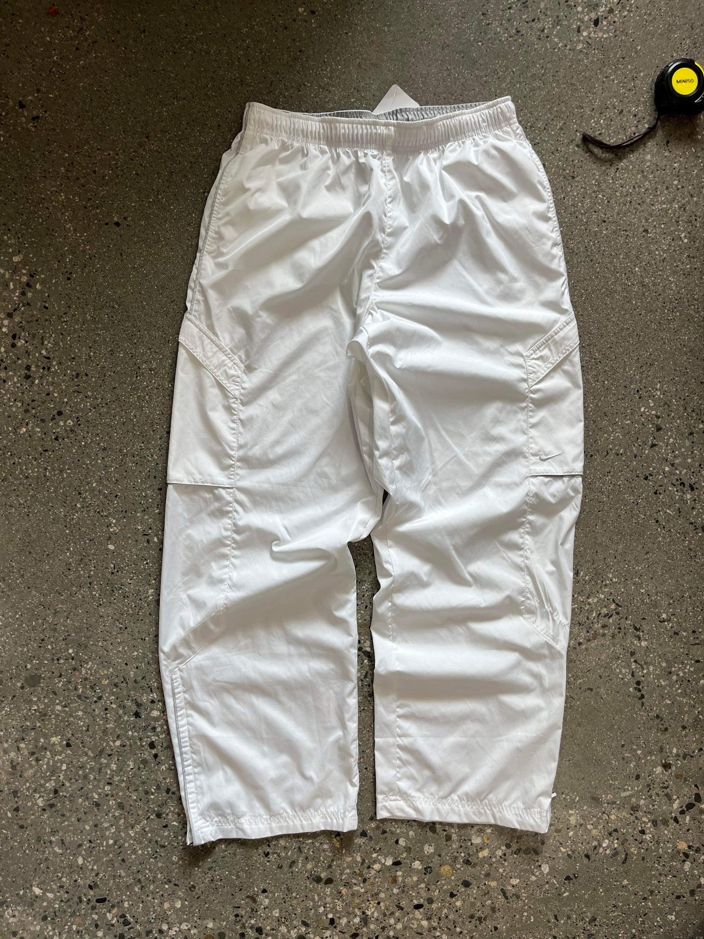 (30”) 00’s Nike White Swoosh Windbreaker Pants